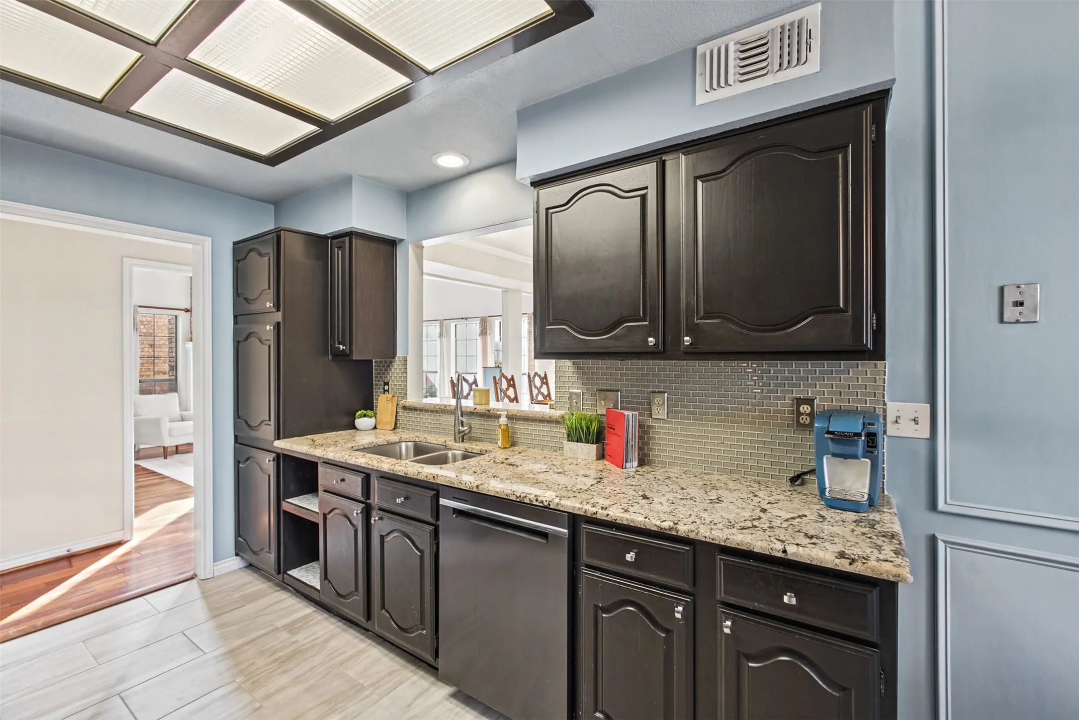 Single Family Residence For Sale in Dallas County , 7449 Courtside Drive, Garland, Texas 75044, 4 Bedroom, 3 Bathroom, 2 Garage spaces, 2,566 Sqft, built in 1984, mls#21412536, Real Estate Agent in Garland, Homes For Sale in Dallas county, Homes For Sale in Garland, Realtor in Garland Texas, Real Estate Brokerage Independent Realty Texas, Luminita Cordes Realtor