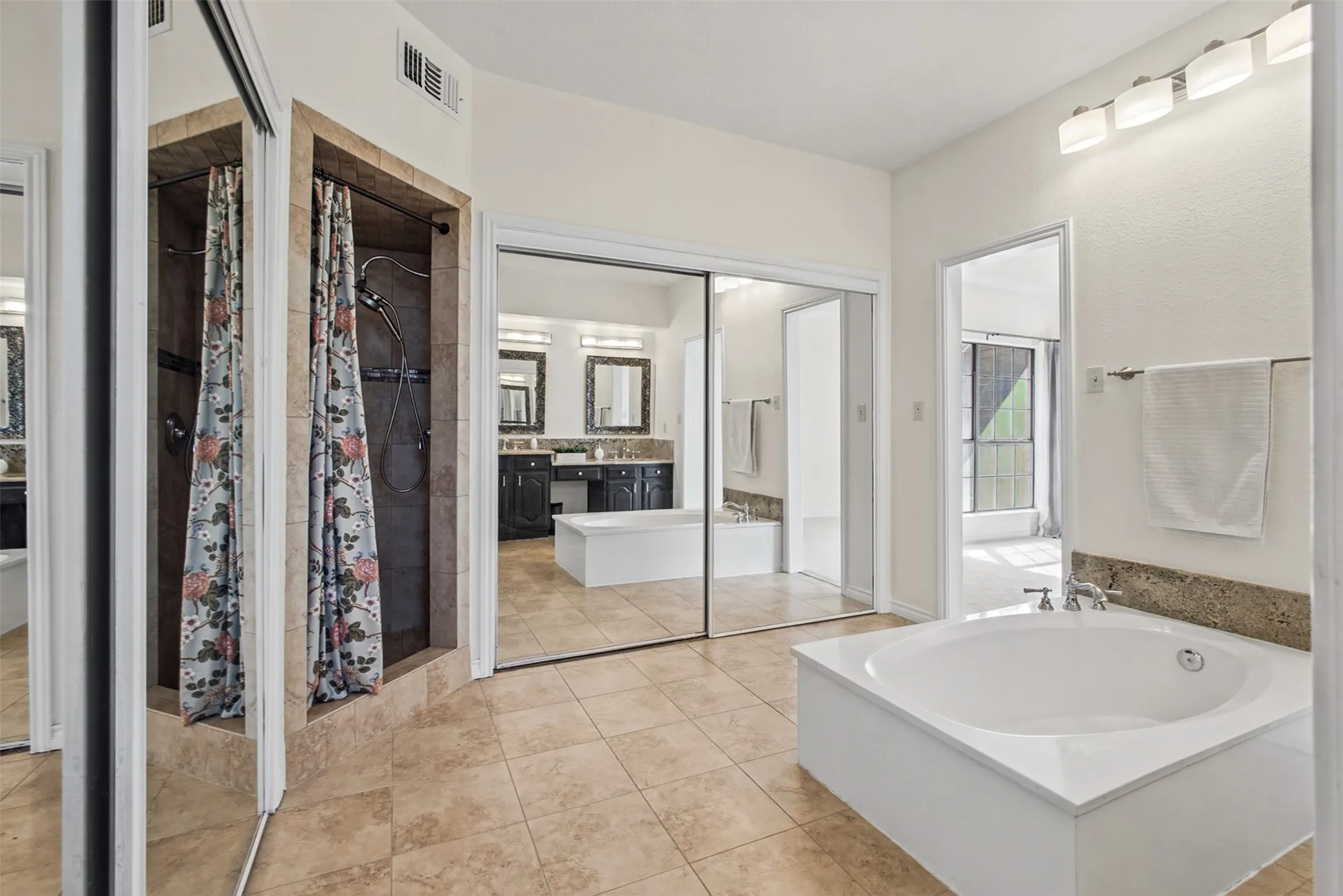 Single Family Residence For Sale in Dallas County , 7449 Courtside Drive, Garland, Texas 75044, 4 Bedroom, 3 Bathroom, 2 Garage spaces, 2,566 Sqft, built in 1984, mls#21412536, Real Estate Agent in Garland, Homes For Sale in Dallas county, Homes For Sale in Garland, Realtor in Garland Texas, Real Estate Brokerage Independent Realty Texas, Luminita Cordes Realtor