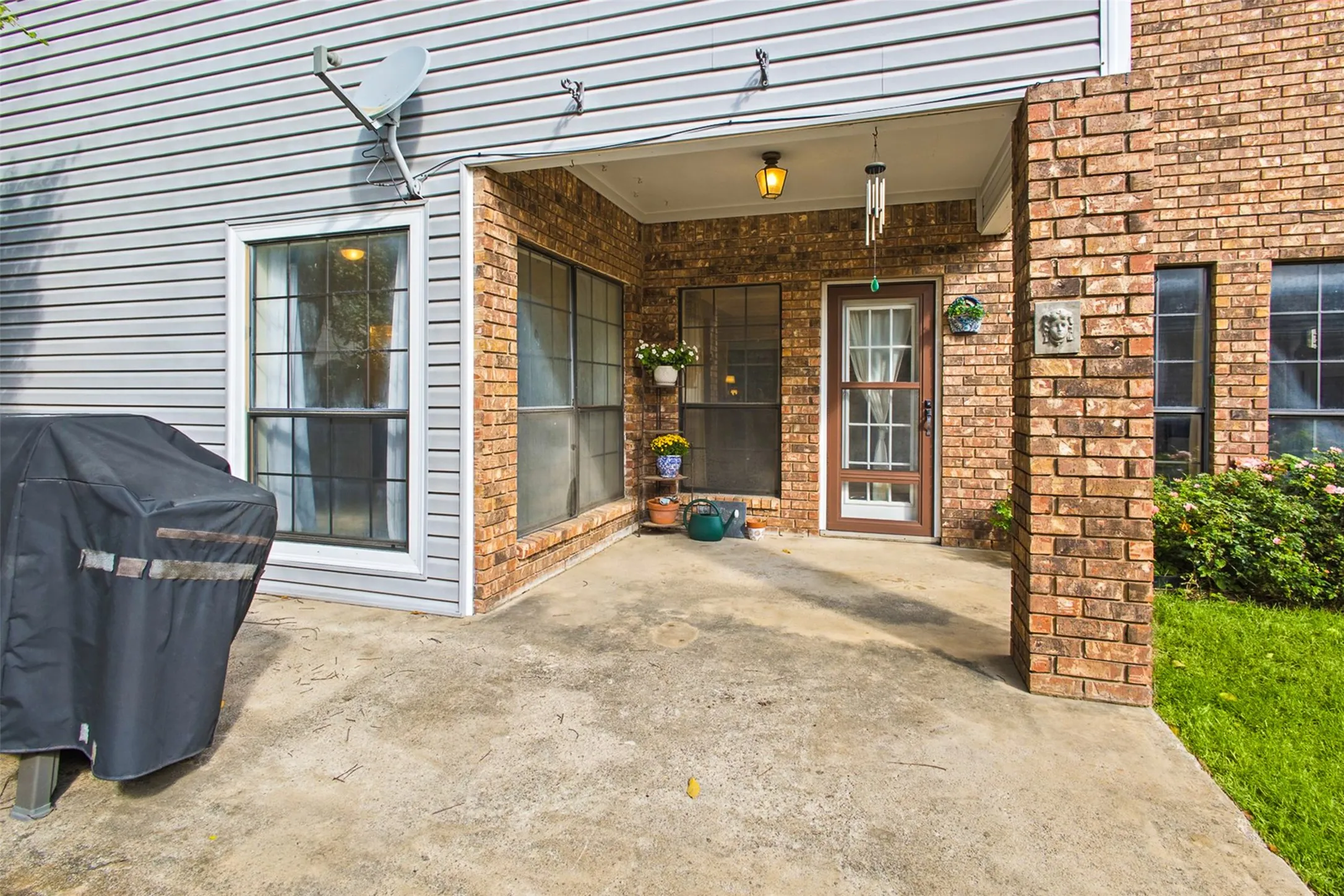 Single Family Residence For Sale in Dallas County , 7449 Courtside Drive, Garland, Texas 75044, 4 Bedroom, 3 Bathroom, 2 Garage spaces, 2,566 Sqft, built in 1984, mls#21412536, Real Estate Agent in Garland, Homes For Sale in Dallas county, Homes For Sale in Garland, Realtor in Garland Texas, Real Estate Brokerage Independent Realty Texas, Luminita Cordes Realtor