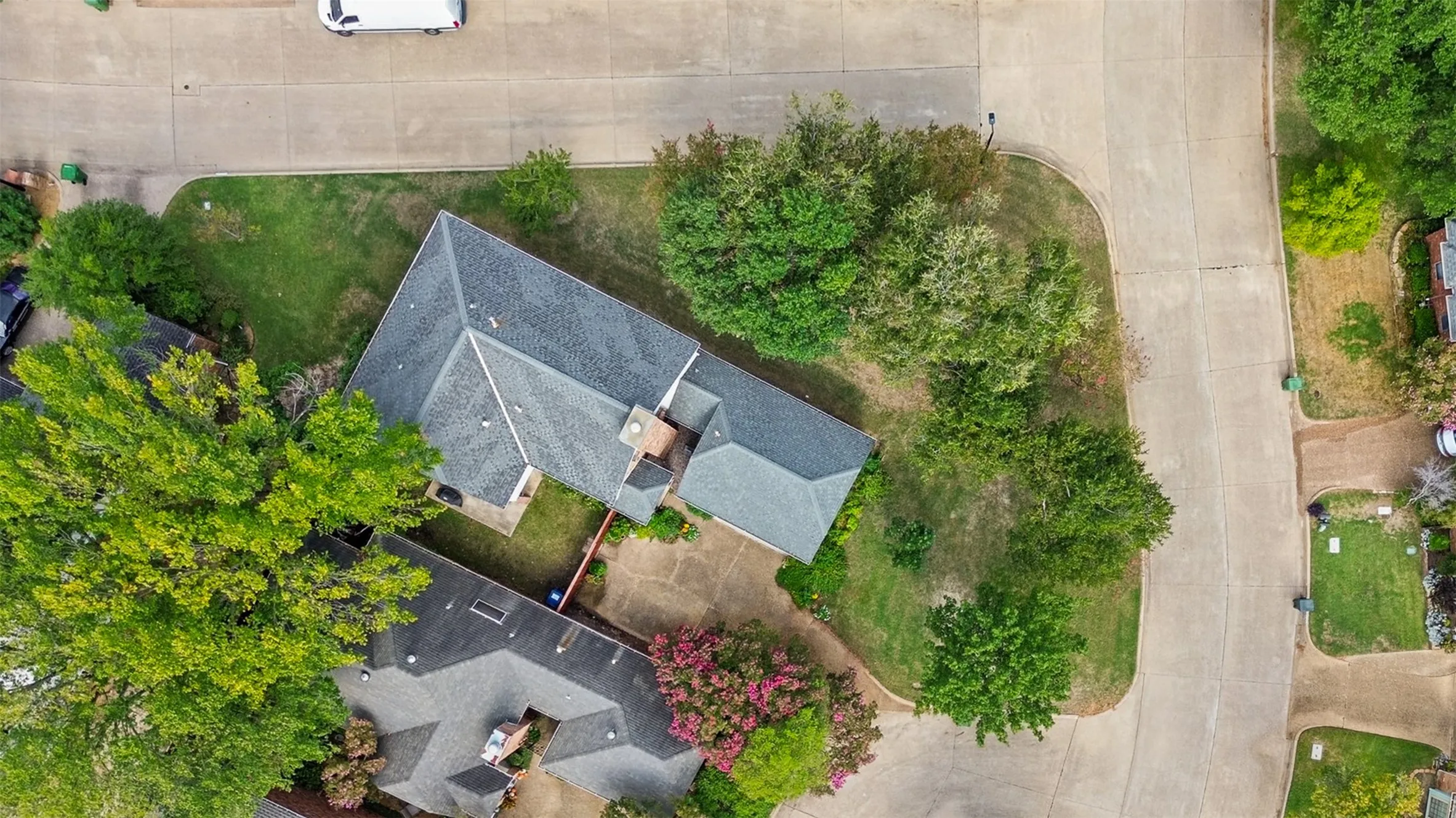 Single Family Residence For Sale in Dallas County , 7449 Courtside Drive, Garland, Texas 75044, 4 Bedroom, 3 Bathroom, 2 Garage spaces, 2,566 Sqft, built in 1984, mls#21412536, Real Estate Agent in Garland, Homes For Sale in Dallas county, Homes For Sale in Garland, Realtor in Garland Texas, Real Estate Brokerage Independent Realty Texas, Luminita Cordes Realtor
