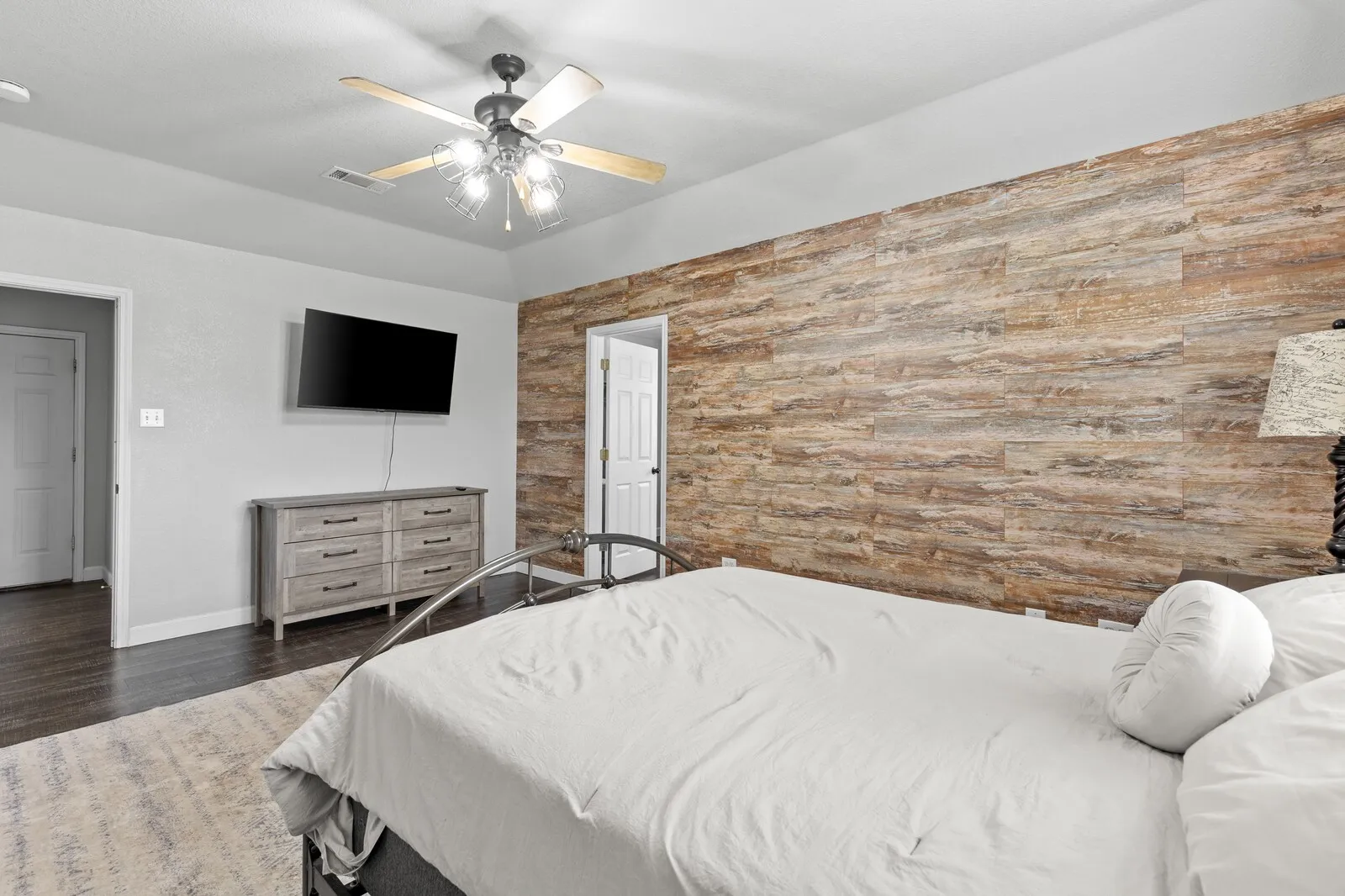 Single Family Residence For Sale in Coryell County , 210 River Place W, Gatesville, Texas 76528, 3 Bedroom, 2 Bathroom, 2 Garage spaces, 2,030 Sqft, built in 2001, mls#21412917, Real Estate Agent in Gatesville, Homes For Sale in Coryell county, Homes For Sale in Gatesville, Realtor in Gatesville Texas, Real Estate Brokerage Independent Realty Texas, Luminita Cordes Realtor