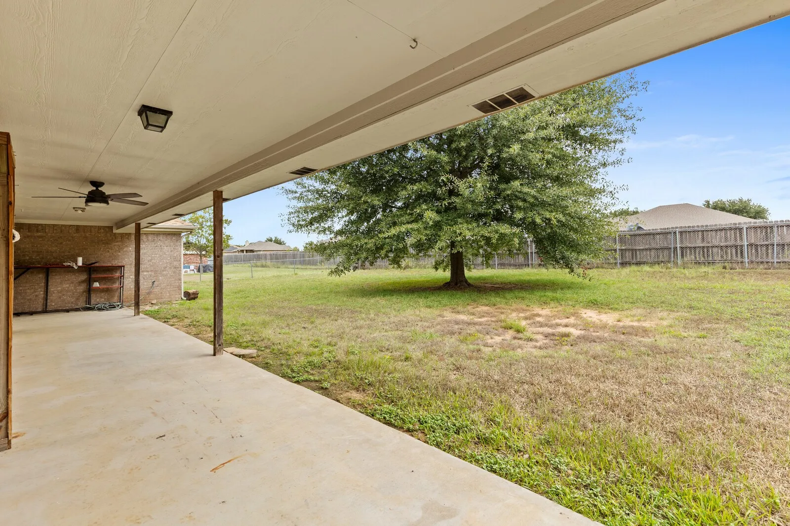 Single Family Residence For Sale in Coryell County , 210 River Place W, Gatesville, Texas 76528, 3 Bedroom, 2 Bathroom, 2 Garage spaces, 2,030 Sqft, built in 2001, mls#21412917, Real Estate Agent in Gatesville, Homes For Sale in Coryell county, Homes For Sale in Gatesville, Realtor in Gatesville Texas, Real Estate Brokerage Independent Realty Texas, Luminita Cordes Realtor