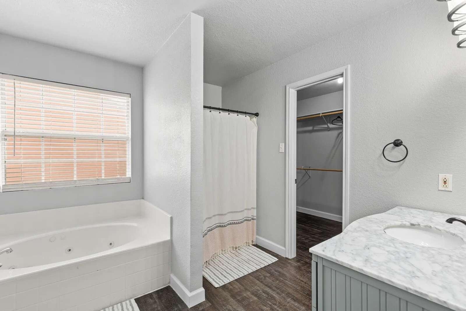 Single Family Residence For Sale in Coryell County , 210 River Place W, Gatesville, Texas 76528, 3 Bedroom, 2 Bathroom, 2 Garage spaces, 2,030 Sqft, built in 2001, mls#21412917, Real Estate Agent in Gatesville, Homes For Sale in Coryell county, Homes For Sale in Gatesville, Realtor in Gatesville Texas, Real Estate Brokerage Independent Realty Texas, Luminita Cordes Realtor
