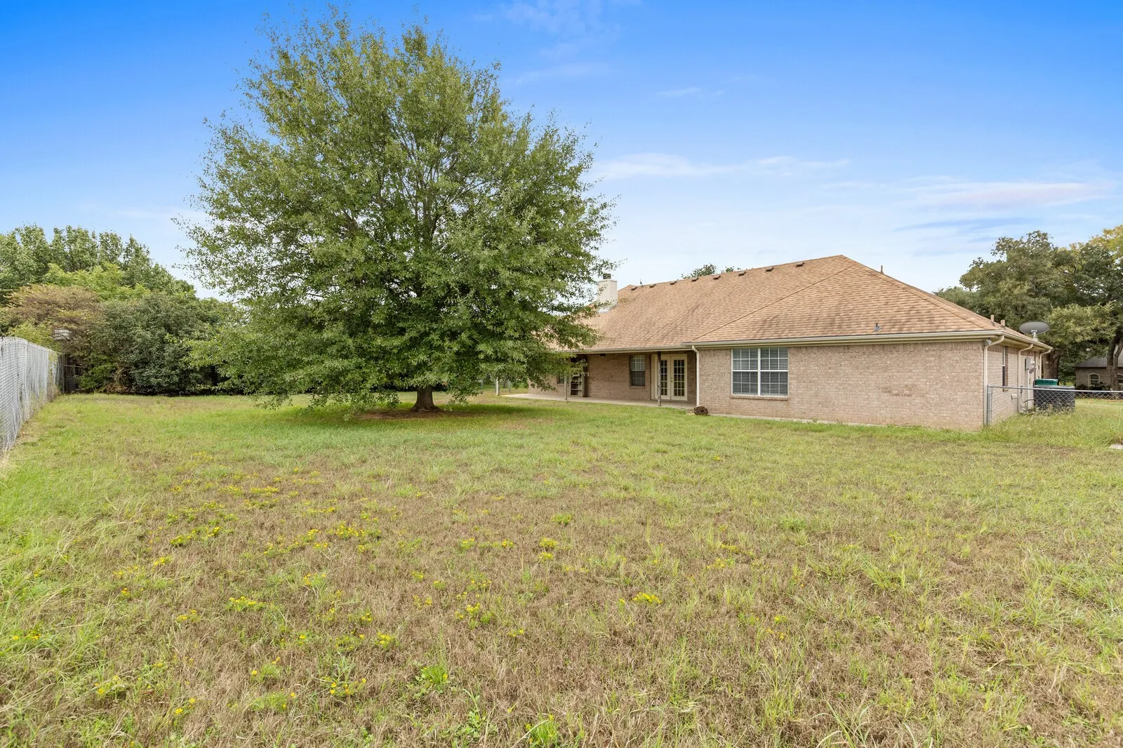 Single Family Residence For Sale in Coryell County , 210 River Place W, Gatesville, Texas 76528, 3 Bedroom, 2 Bathroom, 2 Garage spaces, 2,030 Sqft, built in 2001, mls#21412917, Real Estate Agent in Gatesville, Homes For Sale in Coryell county, Homes For Sale in Gatesville, Realtor in Gatesville Texas, Real Estate Brokerage Independent Realty Texas, Luminita Cordes Realtor