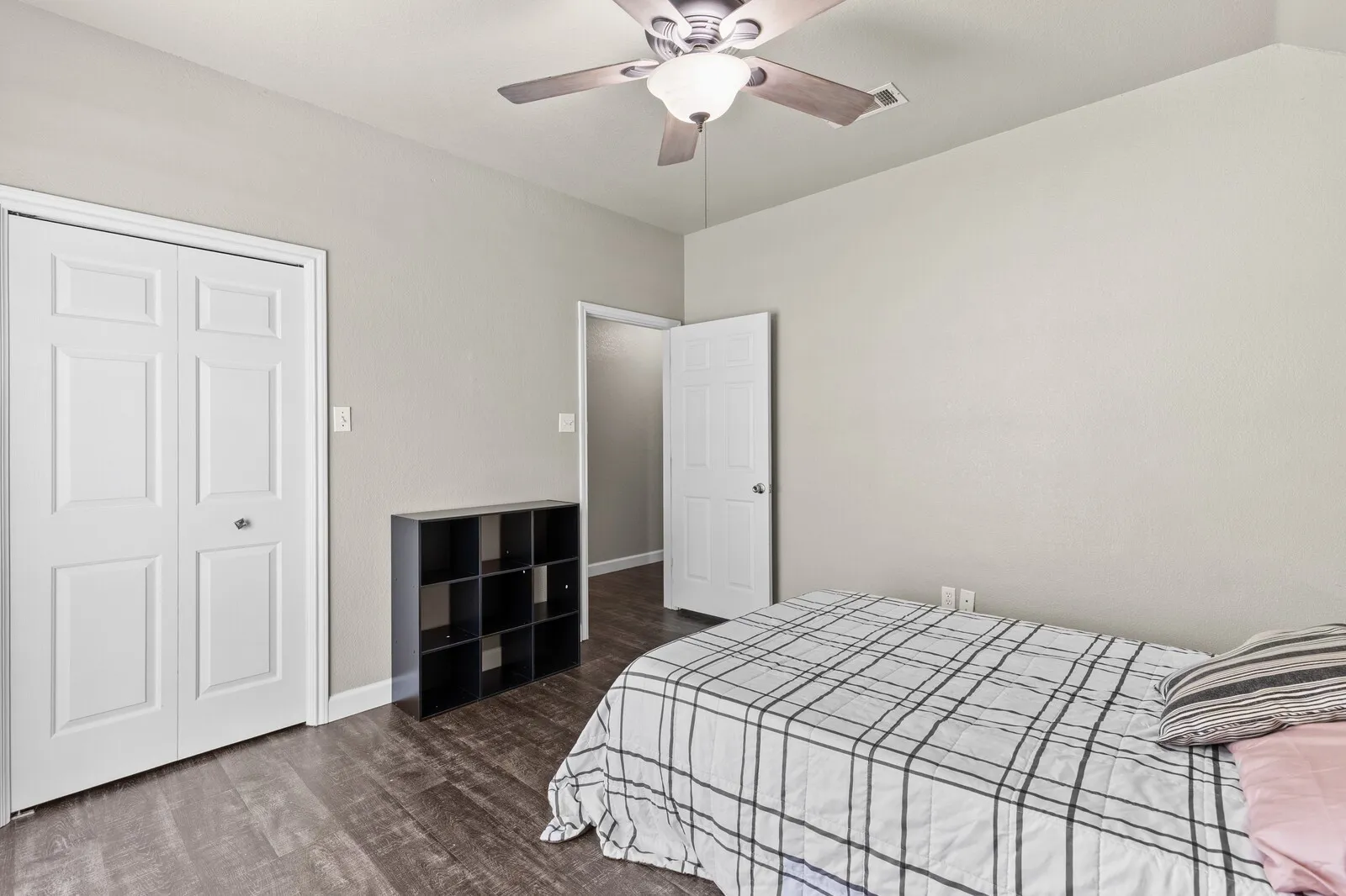 Single Family Residence For Sale in Coryell County , 210 River Place W, Gatesville, Texas 76528, 3 Bedroom, 2 Bathroom, 2 Garage spaces, 2,030 Sqft, built in 2001, mls#21412917, Real Estate Agent in Gatesville, Homes For Sale in Coryell county, Homes For Sale in Gatesville, Realtor in Gatesville Texas, Real Estate Brokerage Independent Realty Texas, Luminita Cordes Realtor