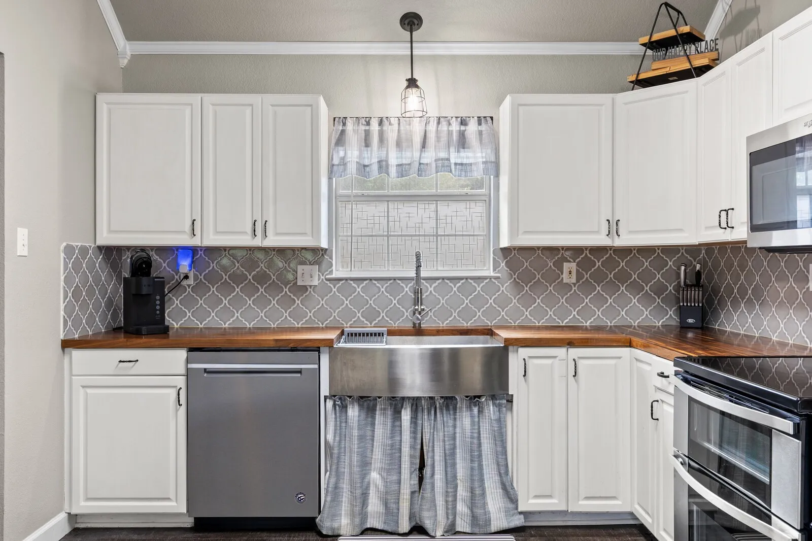 Single Family Residence For Sale in Coryell County , 210 River Place W, Gatesville, Texas 76528, 3 Bedroom, 2 Bathroom, 2 Garage spaces, 2,030 Sqft, built in 2001, mls#21412917, Real Estate Agent in Gatesville, Homes For Sale in Coryell county, Homes For Sale in Gatesville, Realtor in Gatesville Texas, Real Estate Brokerage Independent Realty Texas, Luminita Cordes Realtor