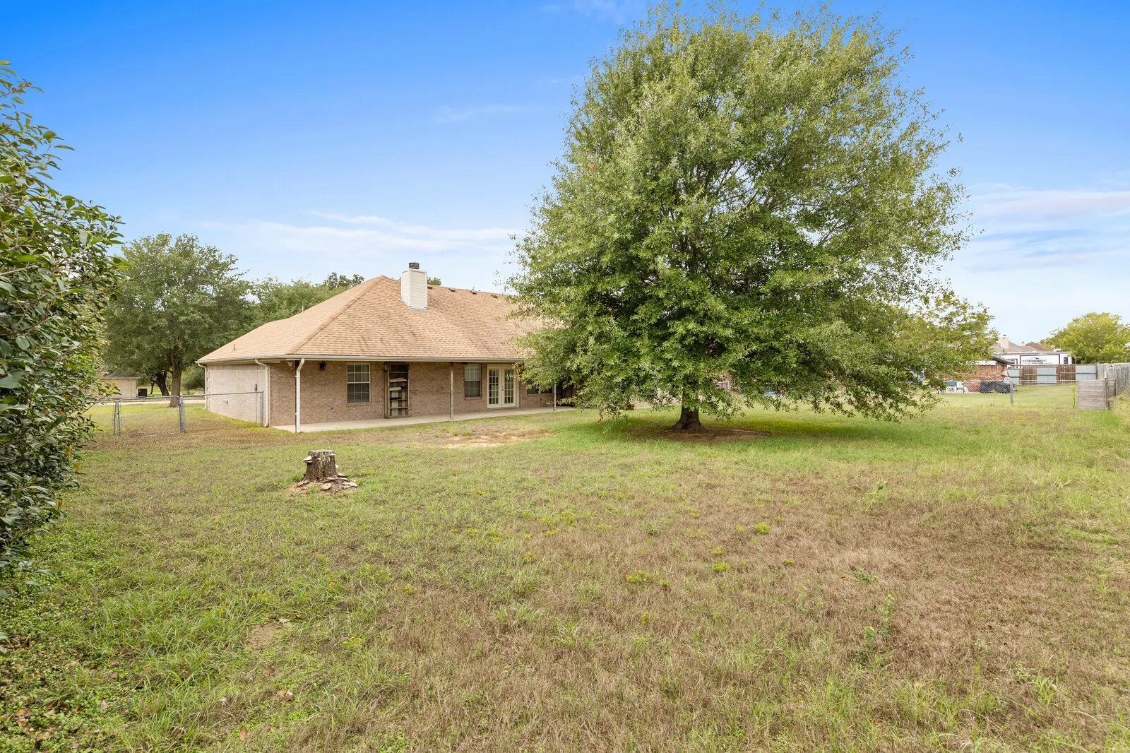 Single Family Residence For Sale in Coryell County , 210 River Place W, Gatesville, Texas 76528, 3 Bedroom, 2 Bathroom, 2 Garage spaces, 2,030 Sqft, built in 2001, mls#21412917, Real Estate Agent in Gatesville, Homes For Sale in Coryell county, Homes For Sale in Gatesville, Realtor in Gatesville Texas, Real Estate Brokerage Independent Realty Texas, Luminita Cordes Realtor