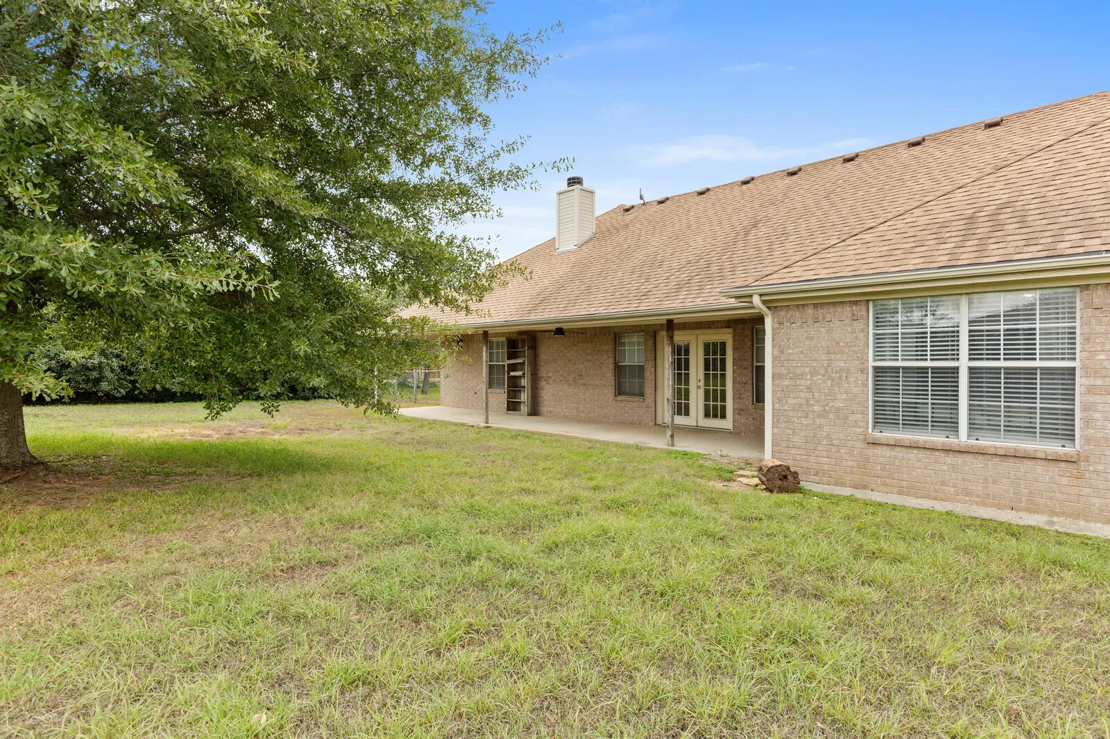Single Family Residence For Sale in Coryell County , 210 River Place W, Gatesville, Texas 76528, 3 Bedroom, 2 Bathroom, 2 Garage spaces, 2,030 Sqft, built in 2001, mls#21412917, Real Estate Agent in Gatesville, Homes For Sale in Coryell county, Homes For Sale in Gatesville, Realtor in Gatesville Texas, Real Estate Brokerage Independent Realty Texas, Luminita Cordes Realtor