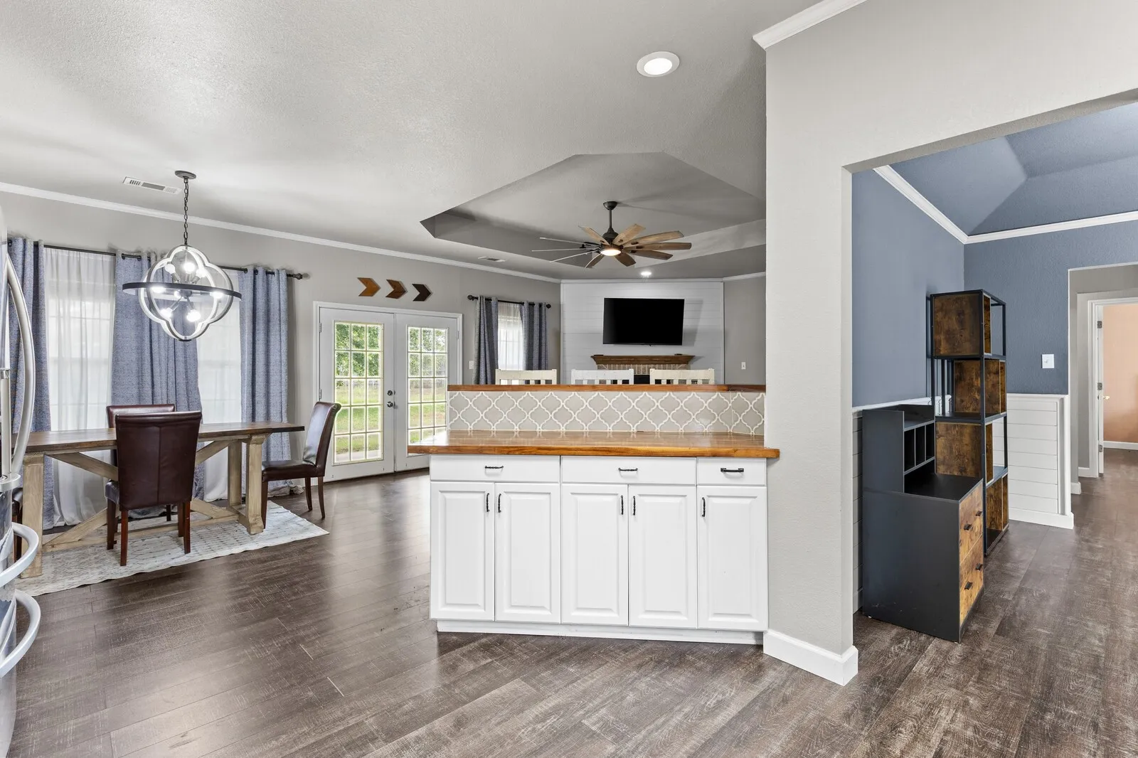 Single Family Residence For Sale in Coryell County , 210 River Place W, Gatesville, Texas 76528, 3 Bedroom, 2 Bathroom, 2 Garage spaces, 2,030 Sqft, built in 2001, mls#21412917, Real Estate Agent in Gatesville, Homes For Sale in Coryell county, Homes For Sale in Gatesville, Realtor in Gatesville Texas, Real Estate Brokerage Independent Realty Texas, Luminita Cordes Realtor