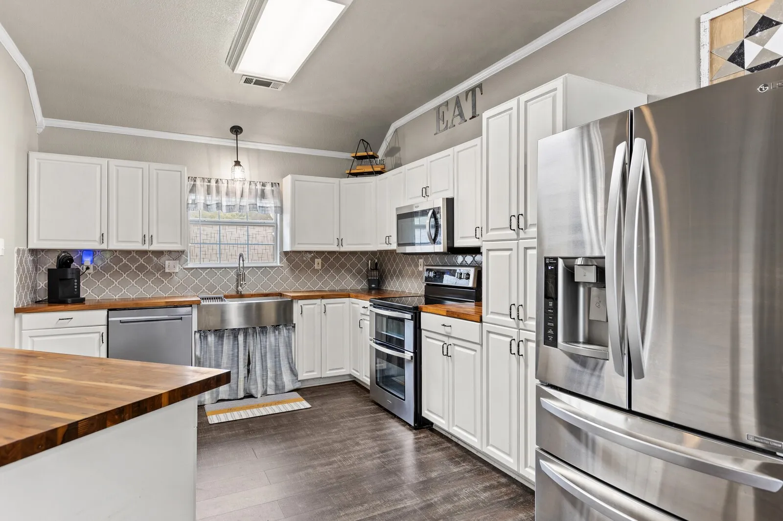 Single Family Residence For Sale in Coryell County , 210 River Place W, Gatesville, Texas 76528, 3 Bedroom, 2 Bathroom, 2 Garage spaces, 2,030 Sqft, built in 2001, mls#21412917, Real Estate Agent in Gatesville, Homes For Sale in Coryell county, Homes For Sale in Gatesville, Realtor in Gatesville Texas, Real Estate Brokerage Independent Realty Texas, Luminita Cordes Realtor