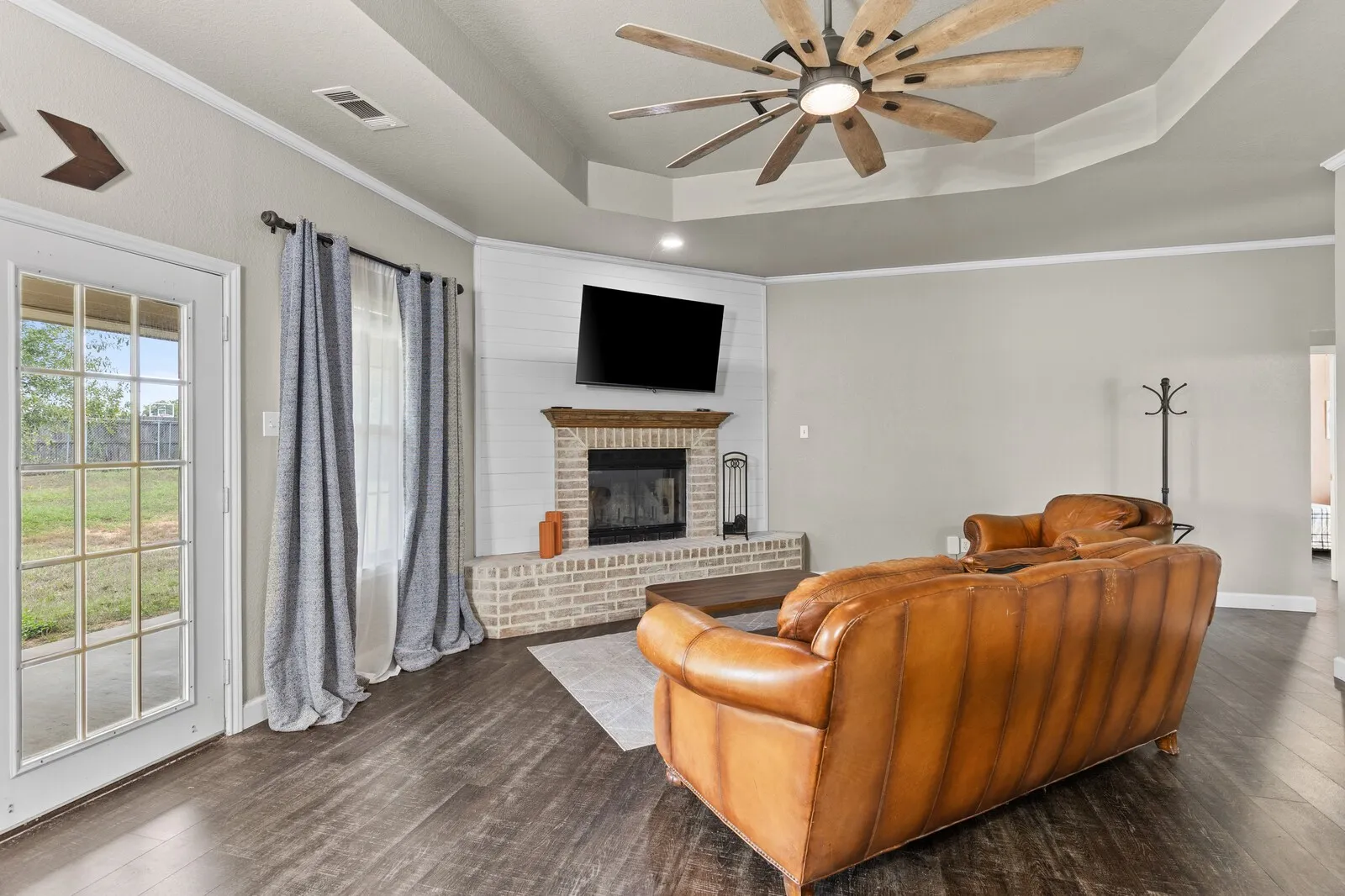 Single Family Residence For Sale in Coryell County , 210 River Place W, Gatesville, Texas 76528, 3 Bedroom, 2 Bathroom, 2 Garage spaces, 2,030 Sqft, built in 2001, mls#21412917, Real Estate Agent in Gatesville, Homes For Sale in Coryell county, Homes For Sale in Gatesville, Realtor in Gatesville Texas, Real Estate Brokerage Independent Realty Texas, Luminita Cordes Realtor