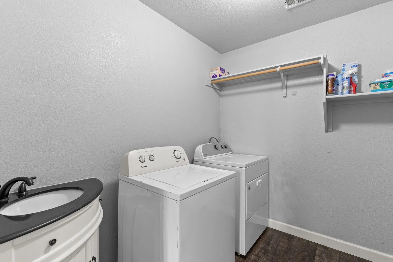 Single Family Residence For Sale in Coryell County , 210 River Place W, Gatesville, Texas 76528, 3 Bedroom, 2 Bathroom, 2 Garage spaces, 2,030 Sqft, built in 2001, mls#21412917, Real Estate Agent in Gatesville, Homes For Sale in Coryell county, Homes For Sale in Gatesville, Realtor in Gatesville Texas, Real Estate Brokerage Independent Realty Texas, Luminita Cordes Realtor