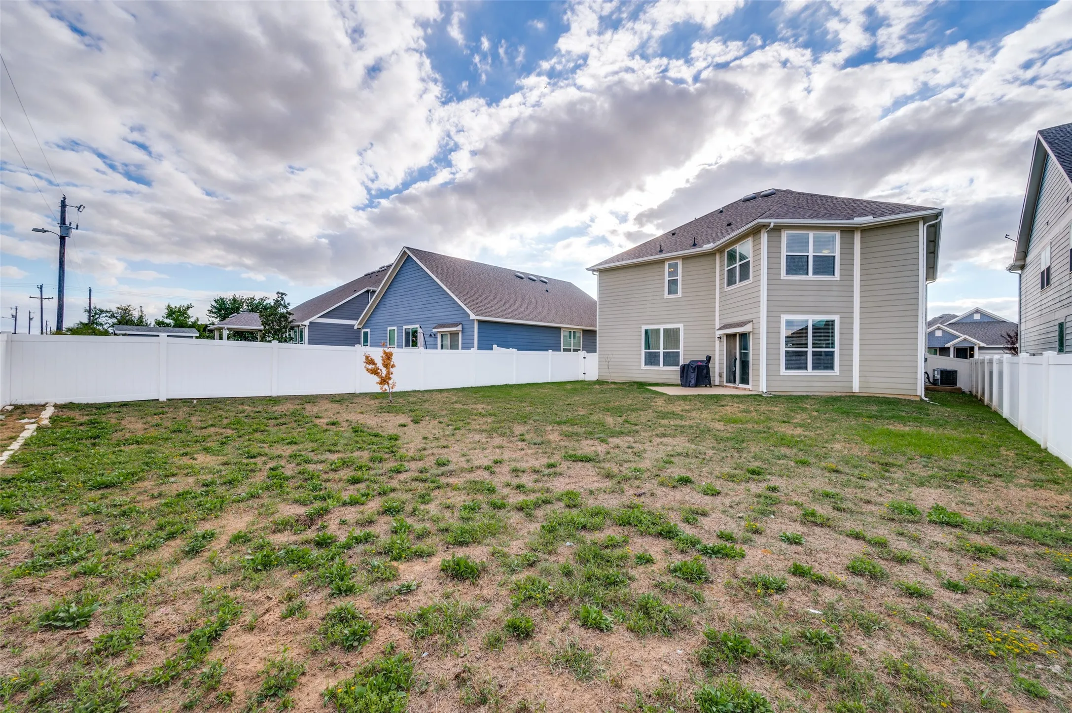 Single Family Residence For Rent in Denton County , 1608 Hinckley Avenue, Providence Village, Texas 76227, 3 Bedroom, 3 Bathroom, 2 Garage spaces, 2,717 Sqft, built in 2019, mls#21412793, Real Estate Agent in Providence Village, Homes For Rent in Denton county, Homes For Rent in Providence Village, Realtor in Providence Village Texas, Real Estate Brokerage Independent Realty Texas, Luminita Cordes Realtor