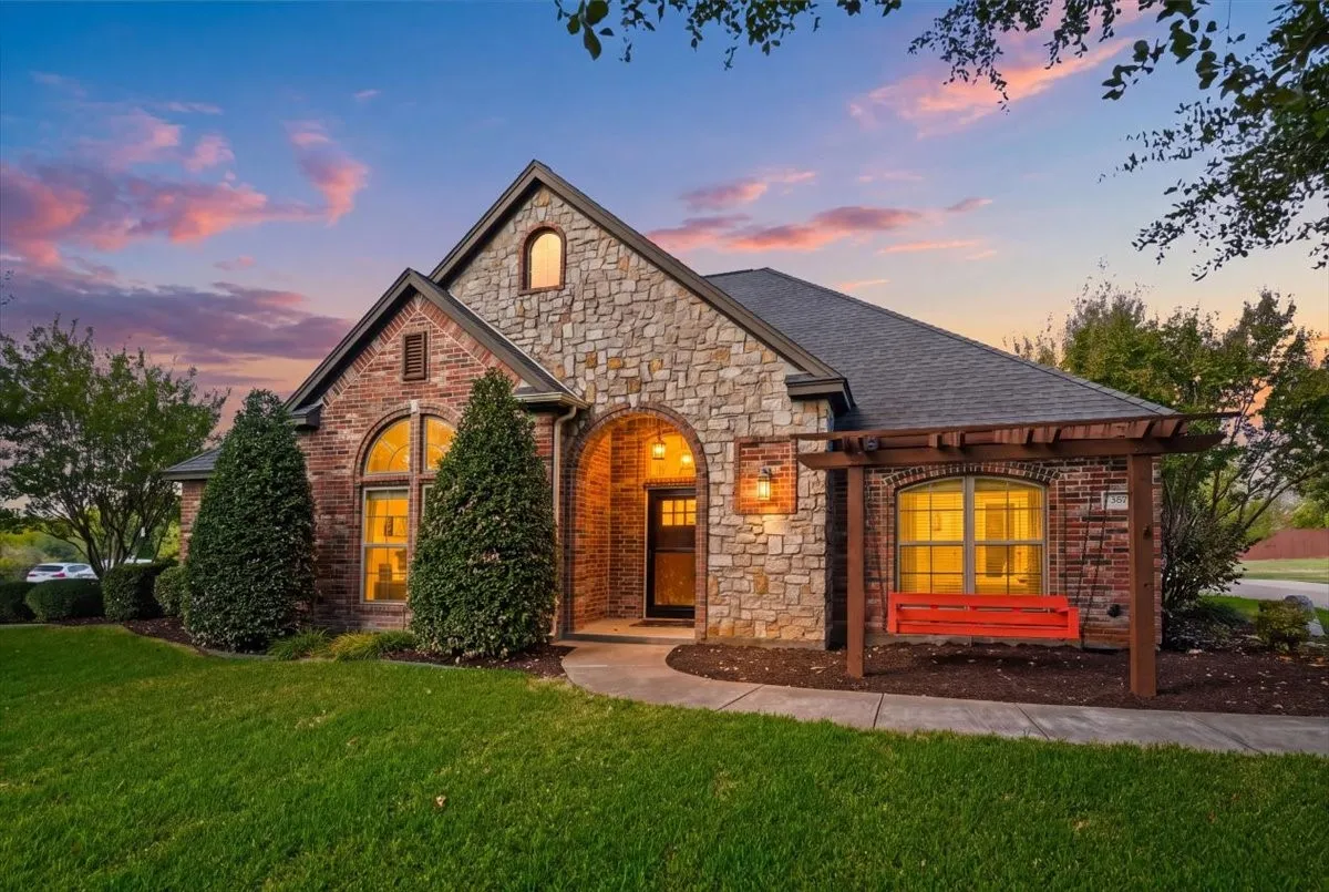 Single Family Residence For Sale in Parker County , 137 Prairie Ridge Drive, Aledo, Texas 76008, 4 Bedroom, 3 Bathroom, 2 Garage spaces, 2,433 Sqft, built in 2005, mls#21403674, Real Estate Agent in Aledo, Homes For Sale in Parker county, Homes For Sale in Aledo, Realtor in Aledo Texas, Real Estate Brokerage Independent Realty Texas, Luminita Cordes Realtor