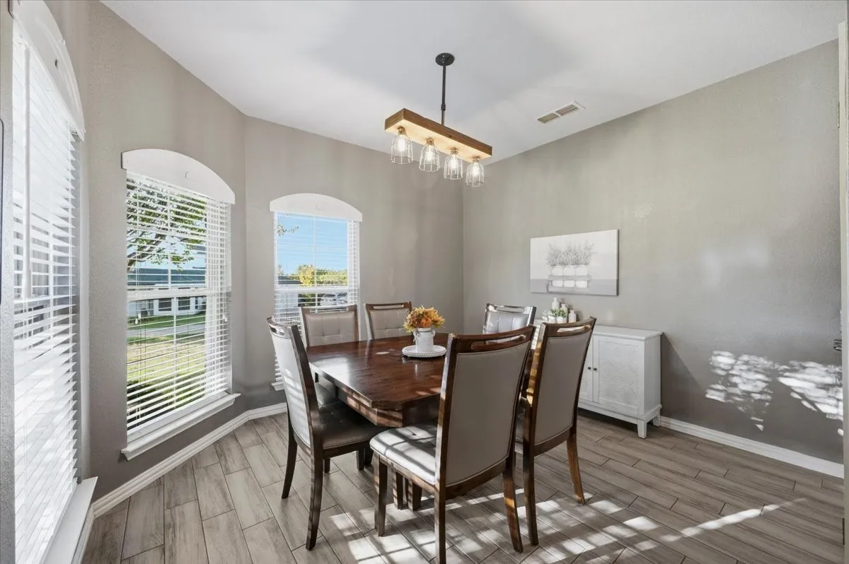 Single Family Residence For Sale in Parker County , 137 Prairie Ridge Drive, Aledo, Texas 76008, 4 Bedroom, 3 Bathroom, 2 Garage spaces, 2,433 Sqft, built in 2005, mls#21403674, Real Estate Agent in Aledo, Homes For Sale in Parker county, Homes For Sale in Aledo, Realtor in Aledo Texas, Real Estate Brokerage Independent Realty Texas, Luminita Cordes Realtor