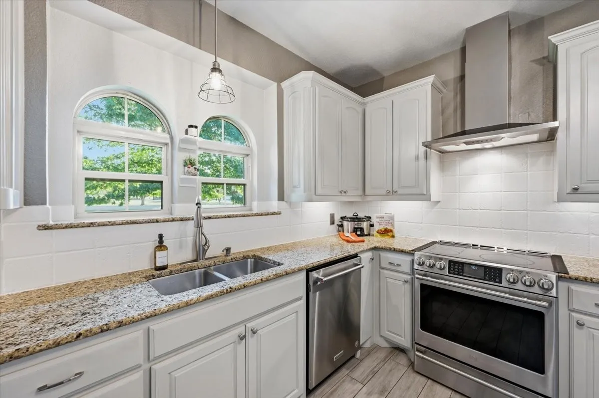 Single Family Residence For Sale in Parker County , 137 Prairie Ridge Drive, Aledo, Texas 76008, 4 Bedroom, 3 Bathroom, 2 Garage spaces, 2,433 Sqft, built in 2005, mls#21403674, Real Estate Agent in Aledo, Homes For Sale in Parker county, Homes For Sale in Aledo, Realtor in Aledo Texas, Real Estate Brokerage Independent Realty Texas, Luminita Cordes Realtor