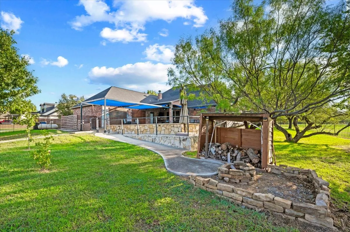 Single Family Residence For Sale in Parker County , 137 Prairie Ridge Drive, Aledo, Texas 76008, 4 Bedroom, 3 Bathroom, 2 Garage spaces, 2,433 Sqft, built in 2005, mls#21403674, Real Estate Agent in Aledo, Homes For Sale in Parker county, Homes For Sale in Aledo, Realtor in Aledo Texas, Real Estate Brokerage Independent Realty Texas, Luminita Cordes Realtor