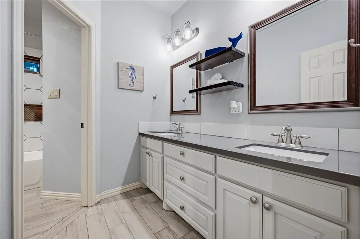 Single Family Residence For Sale in Parker County , 137 Prairie Ridge Drive, Aledo, Texas 76008, 4 Bedroom, 3 Bathroom, 2 Garage spaces, 2,433 Sqft, built in 2005, mls#21403674, Real Estate Agent in Aledo, Homes For Sale in Parker county, Homes For Sale in Aledo, Realtor in Aledo Texas, Real Estate Brokerage Independent Realty Texas, Luminita Cordes Realtor