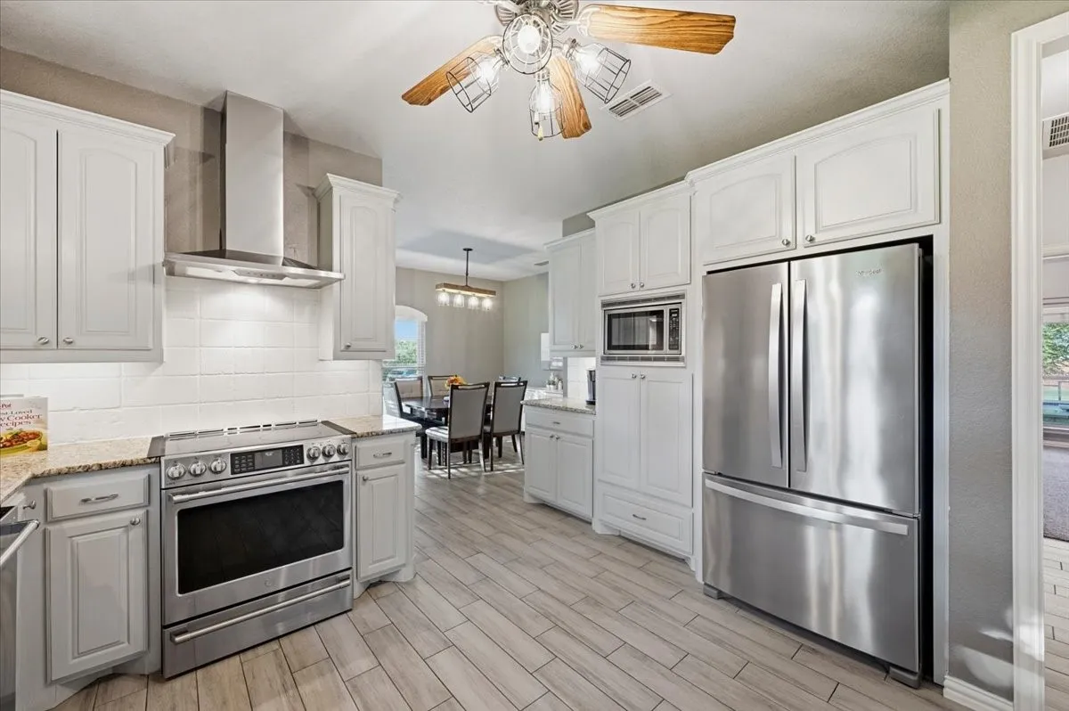 Single Family Residence For Sale in Parker County , 137 Prairie Ridge Drive, Aledo, Texas 76008, 4 Bedroom, 3 Bathroom, 2 Garage spaces, 2,433 Sqft, built in 2005, mls#21403674, Real Estate Agent in Aledo, Homes For Sale in Parker county, Homes For Sale in Aledo, Realtor in Aledo Texas, Real Estate Brokerage Independent Realty Texas, Luminita Cordes Realtor