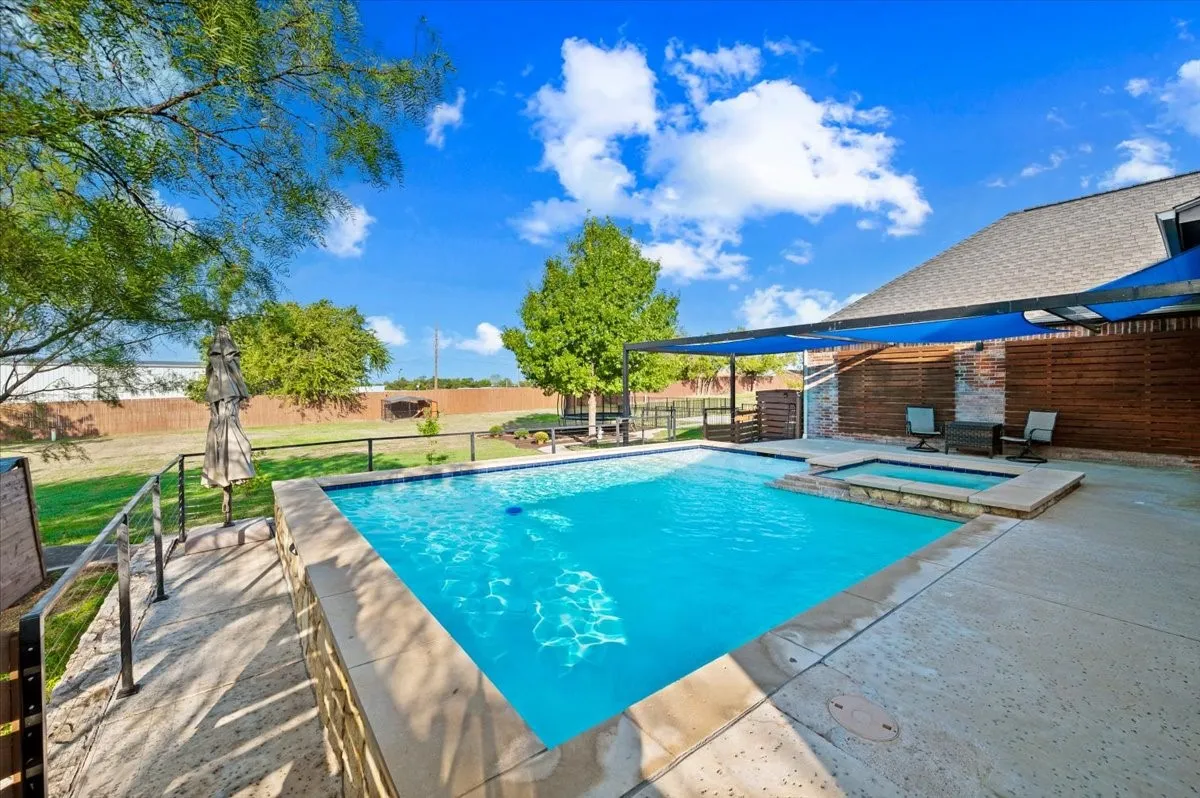 Single Family Residence For Sale in Parker County , 137 Prairie Ridge Drive, Aledo, Texas 76008, 4 Bedroom, 3 Bathroom, 2 Garage spaces, 2,433 Sqft, built in 2005, mls#21403674, Real Estate Agent in Aledo, Homes For Sale in Parker county, Homes For Sale in Aledo, Realtor in Aledo Texas, Real Estate Brokerage Independent Realty Texas, Luminita Cordes Realtor