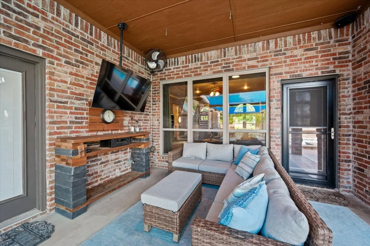 Single Family Residence For Sale in Parker County , 137 Prairie Ridge Drive, Aledo, Texas 76008, 4 Bedroom, 3 Bathroom, 2 Garage spaces, 2,433 Sqft, built in 2005, mls#21403674, Real Estate Agent in Aledo, Homes For Sale in Parker county, Homes For Sale in Aledo, Realtor in Aledo Texas, Real Estate Brokerage Independent Realty Texas, Luminita Cordes Realtor