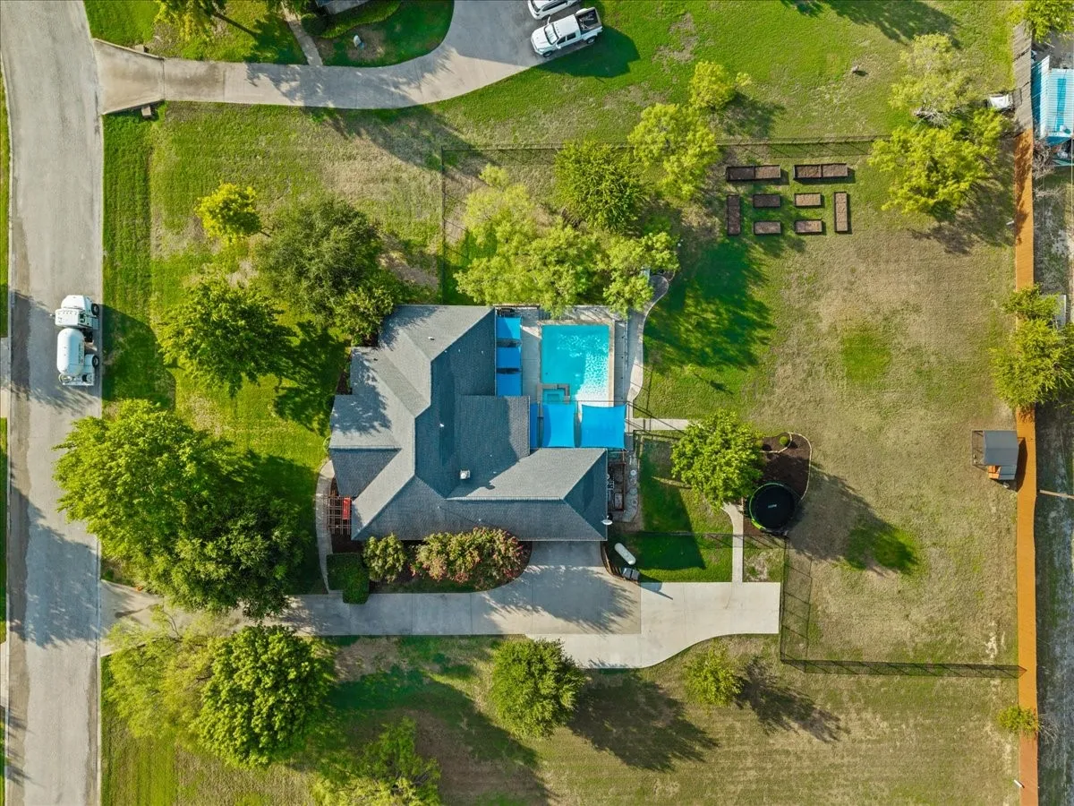 Single Family Residence For Sale in Parker County , 137 Prairie Ridge Drive, Aledo, Texas 76008, 4 Bedroom, 3 Bathroom, 2 Garage spaces, 2,433 Sqft, built in 2005, mls#21403674, Real Estate Agent in Aledo, Homes For Sale in Parker county, Homes For Sale in Aledo, Realtor in Aledo Texas, Real Estate Brokerage Independent Realty Texas, Luminita Cordes Realtor
