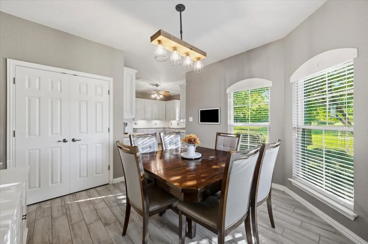 Single Family Residence For Sale in Parker County , 137 Prairie Ridge Drive, Aledo, Texas 76008, 4 Bedroom, 3 Bathroom, 2 Garage spaces, 2,433 Sqft, built in 2005, mls#21403674, Real Estate Agent in Aledo, Homes For Sale in Parker county, Homes For Sale in Aledo, Realtor in Aledo Texas, Real Estate Brokerage Independent Realty Texas, Luminita Cordes Realtor