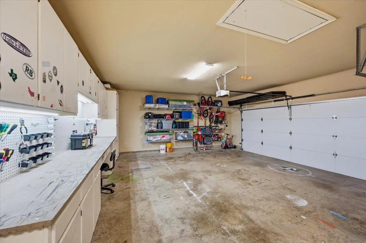 Single Family Residence For Sale in Parker County , 137 Prairie Ridge Drive, Aledo, Texas 76008, 4 Bedroom, 3 Bathroom, 2 Garage spaces, 2,433 Sqft, built in 2005, mls#21403674, Real Estate Agent in Aledo, Homes For Sale in Parker county, Homes For Sale in Aledo, Realtor in Aledo Texas, Real Estate Brokerage Independent Realty Texas, Luminita Cordes Realtor