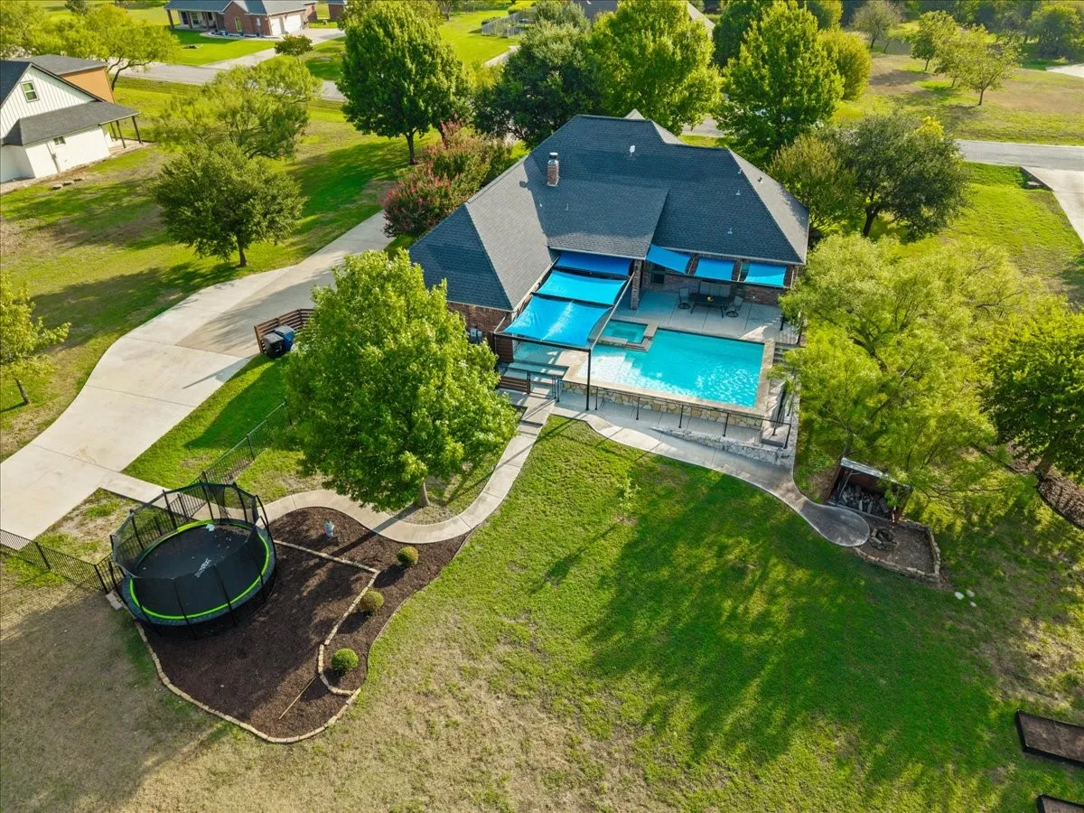 Single Family Residence For Sale in Parker County , 137 Prairie Ridge Drive, Aledo, Texas 76008, 4 Bedroom, 3 Bathroom, 2 Garage spaces, 2,433 Sqft, built in 2005, mls#21403674, Real Estate Agent in Aledo, Homes For Sale in Parker county, Homes For Sale in Aledo, Realtor in Aledo Texas, Real Estate Brokerage Independent Realty Texas, Luminita Cordes Realtor