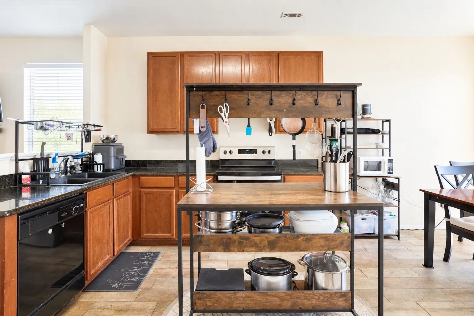 Single Family Residence For Sale in Denton County , 9320 Masse Court, Providence Village, Texas 76227, 3 Bedroom, 2 Bathroom, 2 Garage spaces, 1,184 Sqft, built in 2012, mls#21412985, Real Estate Agent in Providence Village, Homes For Sale in Denton county, Homes For Sale in Providence Village, Realtor in Providence Village Texas, Real Estate Brokerage Independent Realty Texas, Luminita Cordes Realtor