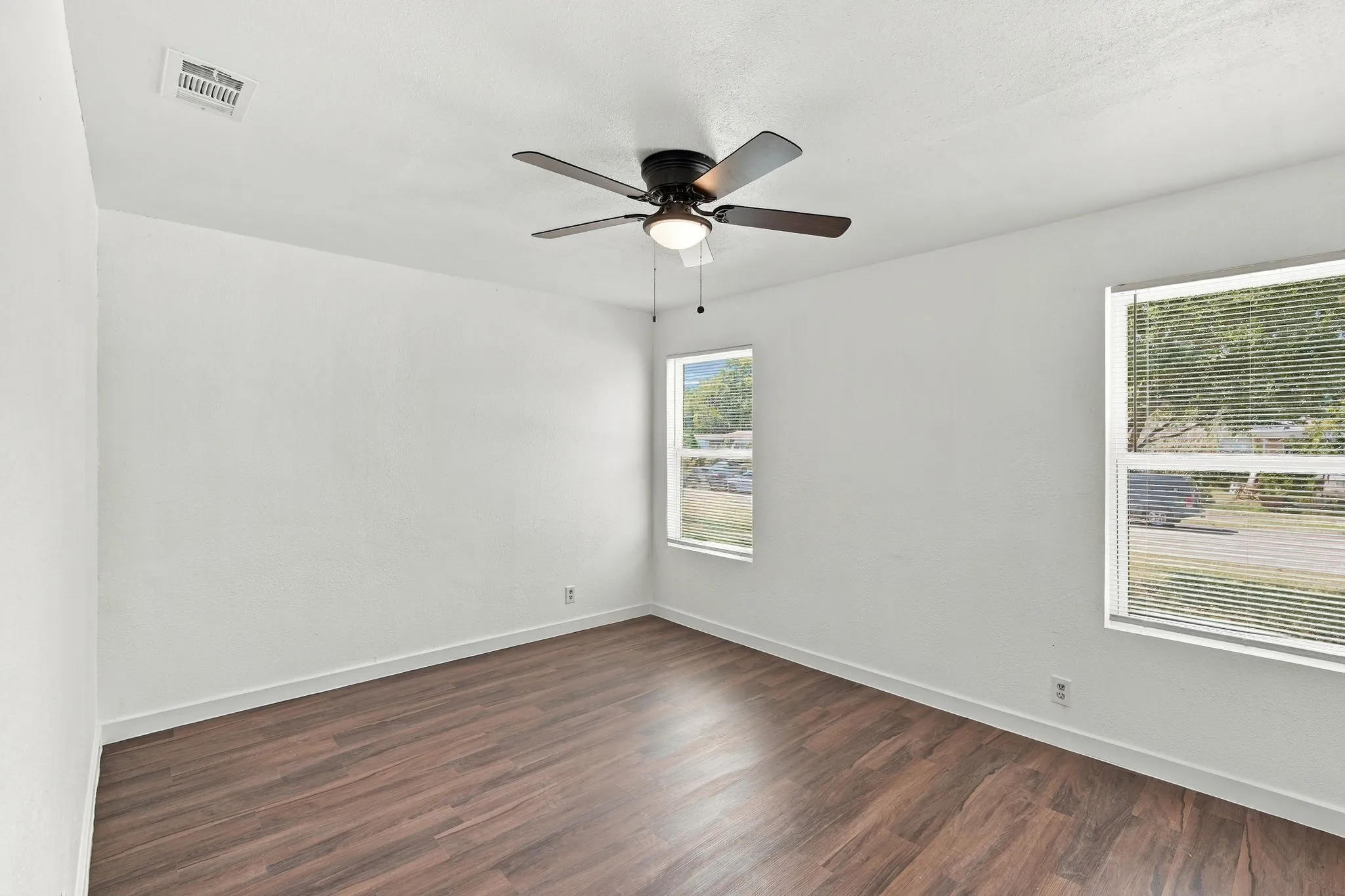 Single Family Residence For Rent in Dallas County , 3215 Hillglenn Road, Dallas, Texas 75228, 4 Bedroom, 2 Bathroom, 2 Garage spaces, 1,341 Sqft, built in 1955, mls#21413016, Real Estate Agent in Dallas, Homes For Rent in Dallas county, Homes For Rent in Dallas, Realtor in Dallas Texas, Real Estate Brokerage Independent Realty Texas, Luminita Cordes Realtor