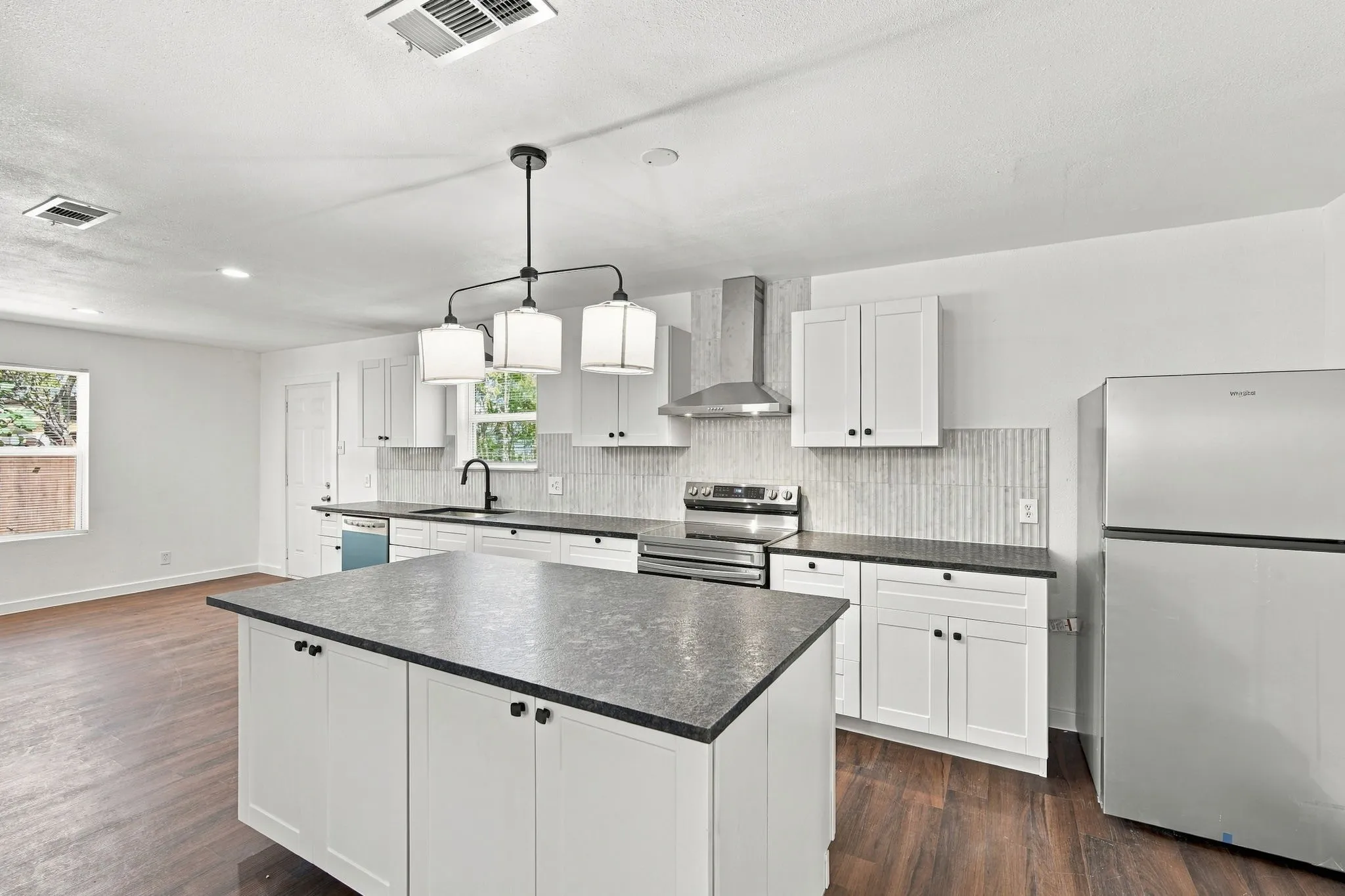 Single Family Residence For Rent in Dallas County , 3215 Hillglenn Road, Dallas, Texas 75228, 4 Bedroom, 2 Bathroom, 2 Garage spaces, 1,341 Sqft, built in 1955, mls#21413016, Real Estate Agent in Dallas, Homes For Rent in Dallas county, Homes For Rent in Dallas, Realtor in Dallas Texas, Real Estate Brokerage Independent Realty Texas, Luminita Cordes Realtor