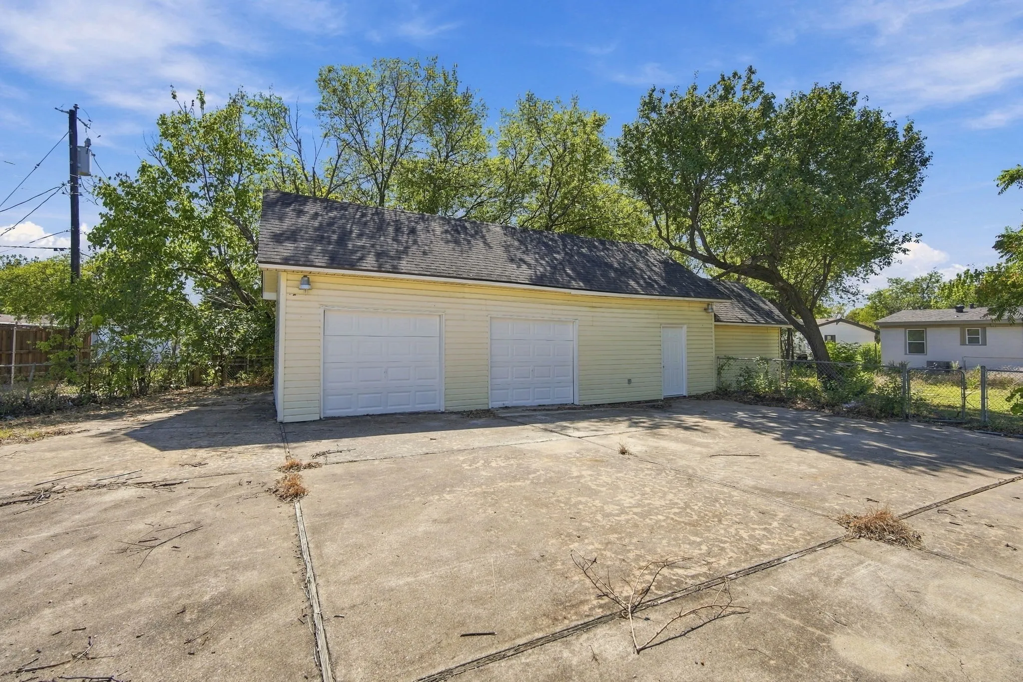 Single Family Residence For Rent in Dallas County , 3215 Hillglenn Road, Dallas, Texas 75228, 4 Bedroom, 2 Bathroom, 2 Garage spaces, 1,341 Sqft, built in 1955, mls#21413016, Real Estate Agent in Dallas, Homes For Rent in Dallas county, Homes For Rent in Dallas, Realtor in Dallas Texas, Real Estate Brokerage Independent Realty Texas, Luminita Cordes Realtor