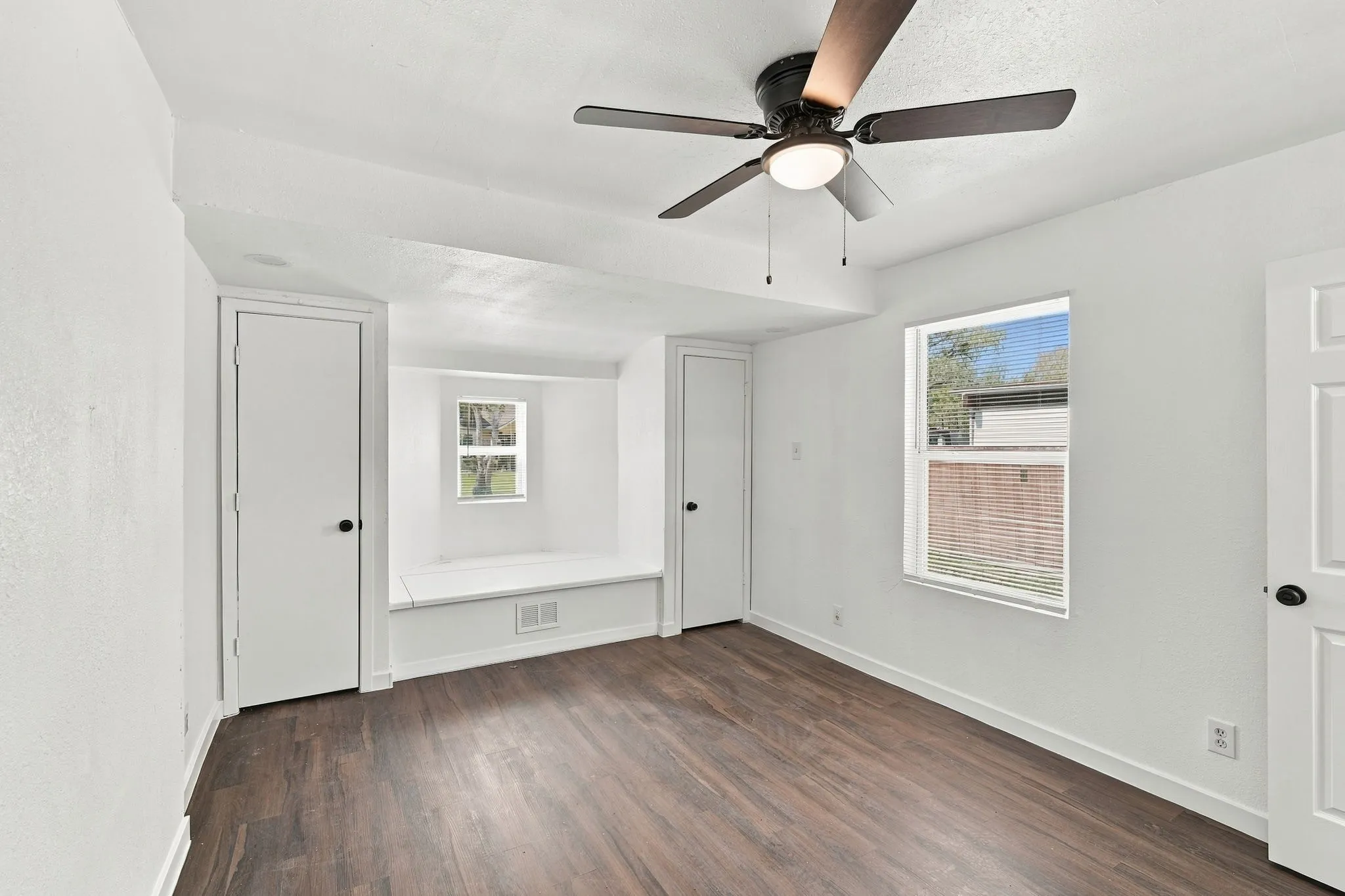 Single Family Residence For Rent in Dallas County , 3215 Hillglenn Road, Dallas, Texas 75228, 4 Bedroom, 2 Bathroom, 2 Garage spaces, 1,341 Sqft, built in 1955, mls#21413016, Real Estate Agent in Dallas, Homes For Rent in Dallas county, Homes For Rent in Dallas, Realtor in Dallas Texas, Real Estate Brokerage Independent Realty Texas, Luminita Cordes Realtor