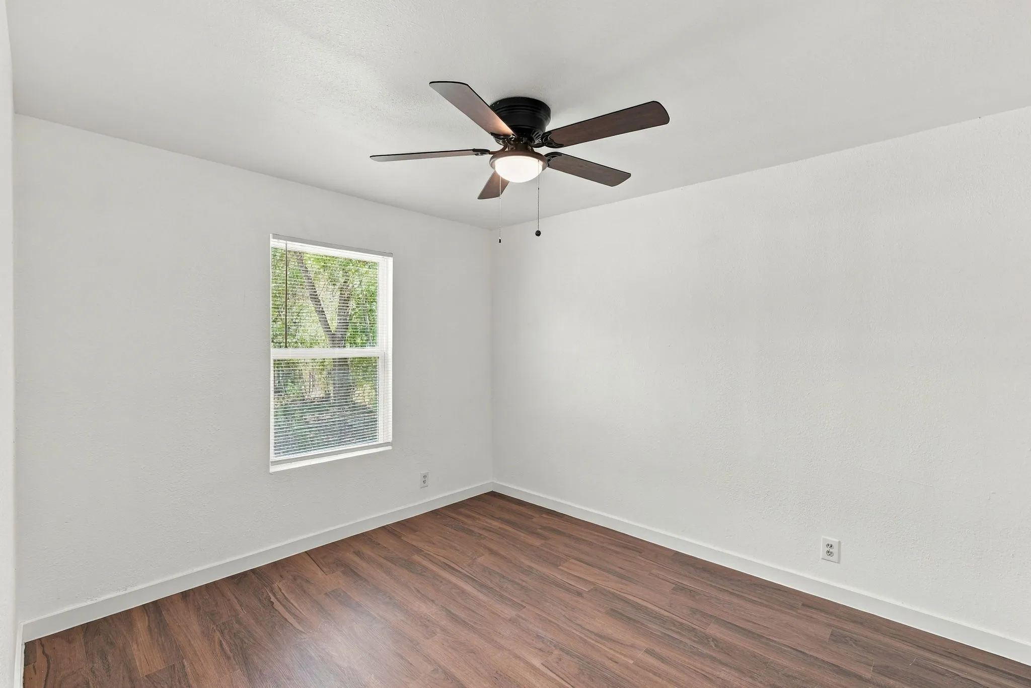 Single Family Residence For Rent in Dallas County , 3215 Hillglenn Road, Dallas, Texas 75228, 4 Bedroom, 2 Bathroom, 2 Garage spaces, 1,341 Sqft, built in 1955, mls#21413016, Real Estate Agent in Dallas, Homes For Rent in Dallas county, Homes For Rent in Dallas, Realtor in Dallas Texas, Real Estate Brokerage Independent Realty Texas, Luminita Cordes Realtor
