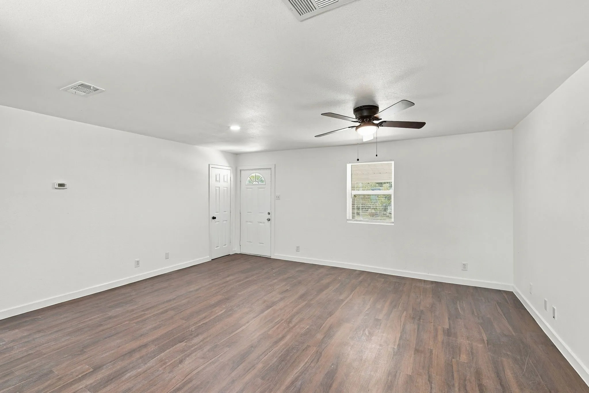 Single Family Residence For Rent in Dallas County , 3215 Hillglenn Road, Dallas, Texas 75228, 4 Bedroom, 2 Bathroom, 2 Garage spaces, 1,341 Sqft, built in 1955, mls#21413016, Real Estate Agent in Dallas, Homes For Rent in Dallas county, Homes For Rent in Dallas, Realtor in Dallas Texas, Real Estate Brokerage Independent Realty Texas, Luminita Cordes Realtor