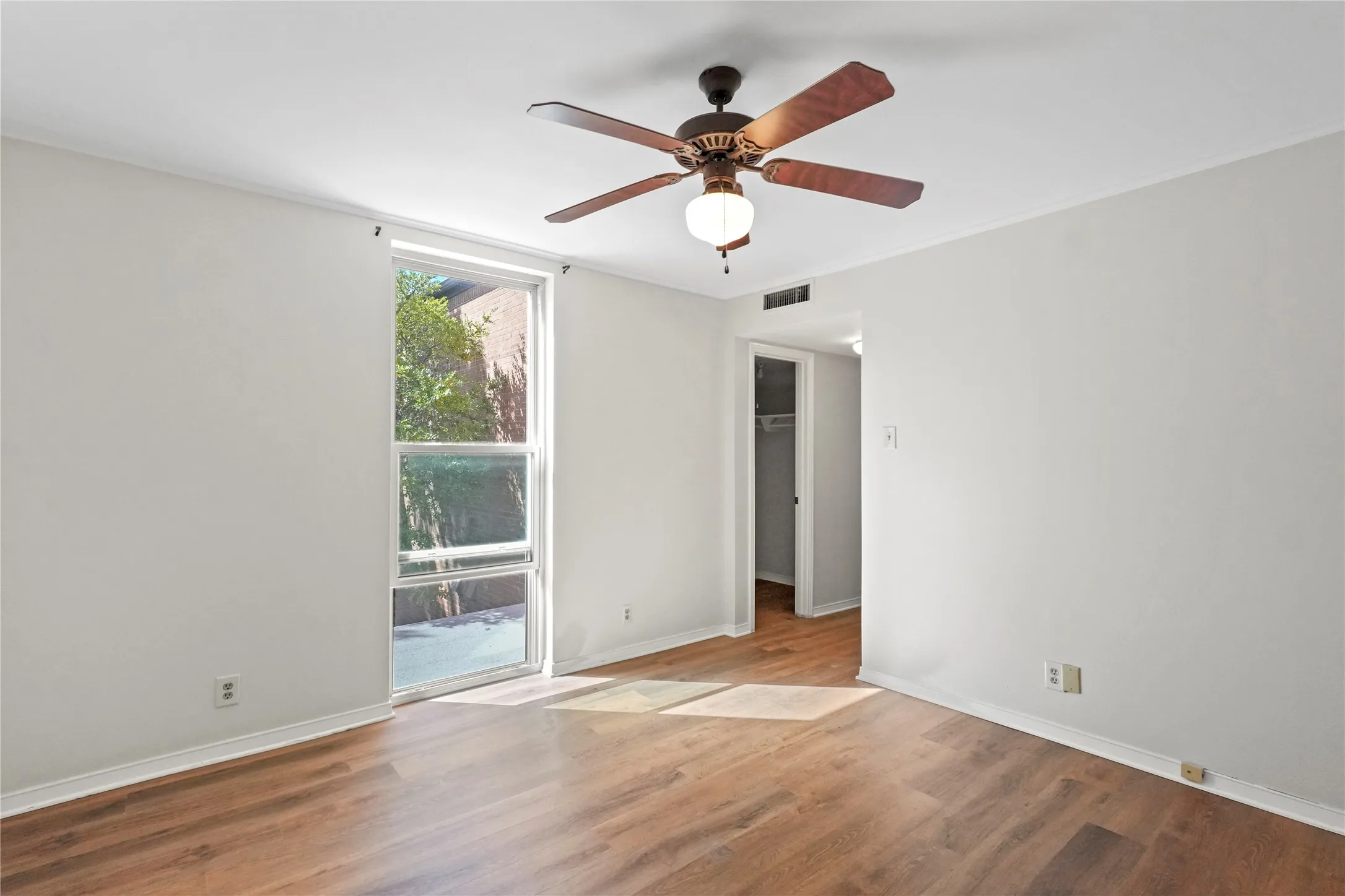 Condominium For Rent in Tarrant County , 550 E Avenue J B, Grand Prairie, Texas 75050, 3 Bedroom, 3 Bathroom, Garage spaces, 1,514 Sqft, built in 1968, mls#21413021, Real Estate Agent in Grand Prairie, Homes For Rent in Tarrant county, Homes For Rent in Grand Prairie, Realtor in Grand Prairie Texas, Real Estate Brokerage Independent Realty Texas, Luminita Cordes Realtor
