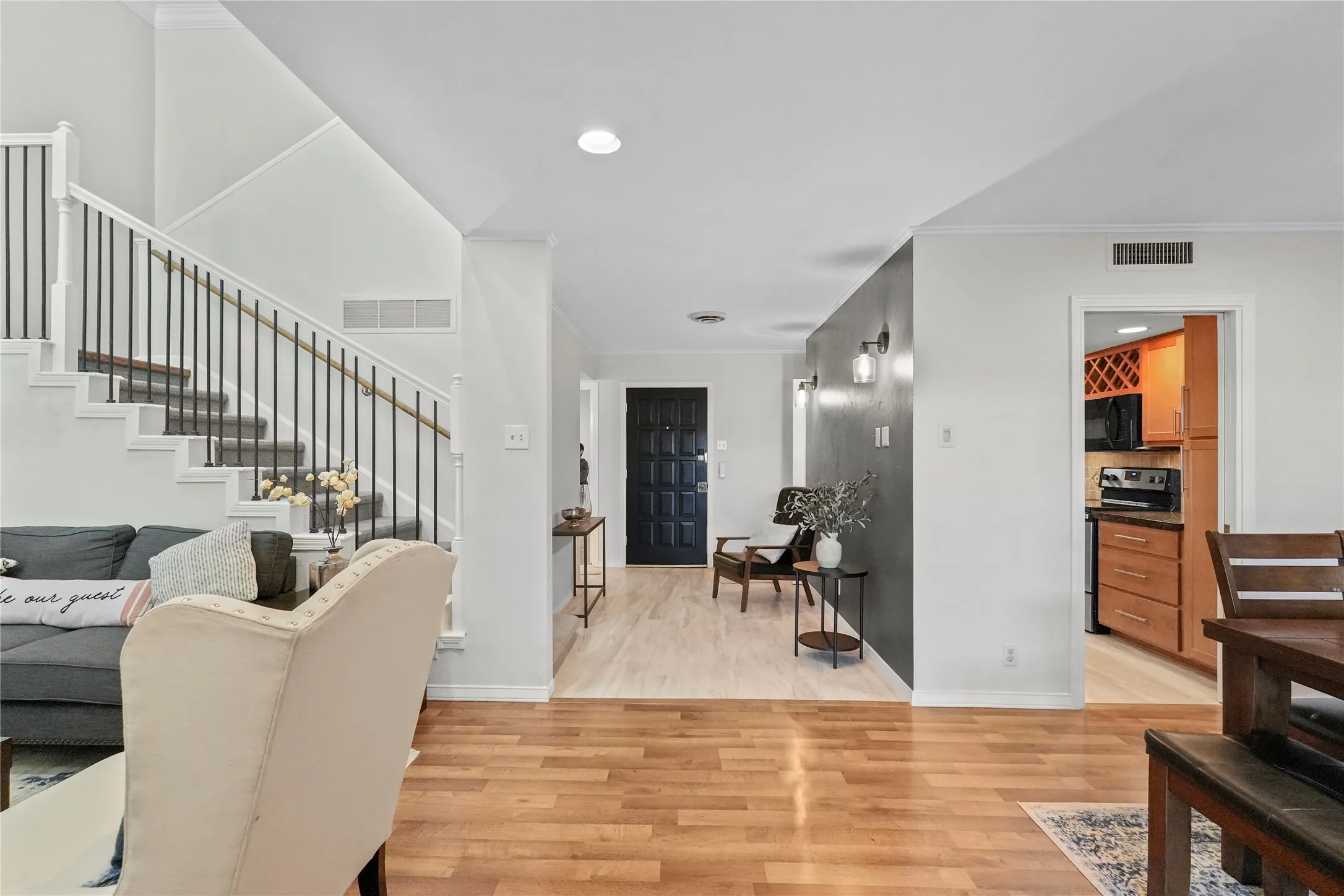 Condominium For Rent in Tarrant County , 550 E Avenue J B, Grand Prairie, Texas 75050, 3 Bedroom, 3 Bathroom, Garage spaces, 1,514 Sqft, built in 1968, mls#21413021, Real Estate Agent in Grand Prairie, Homes For Rent in Tarrant county, Homes For Rent in Grand Prairie, Realtor in Grand Prairie Texas, Real Estate Brokerage Independent Realty Texas, Luminita Cordes Realtor