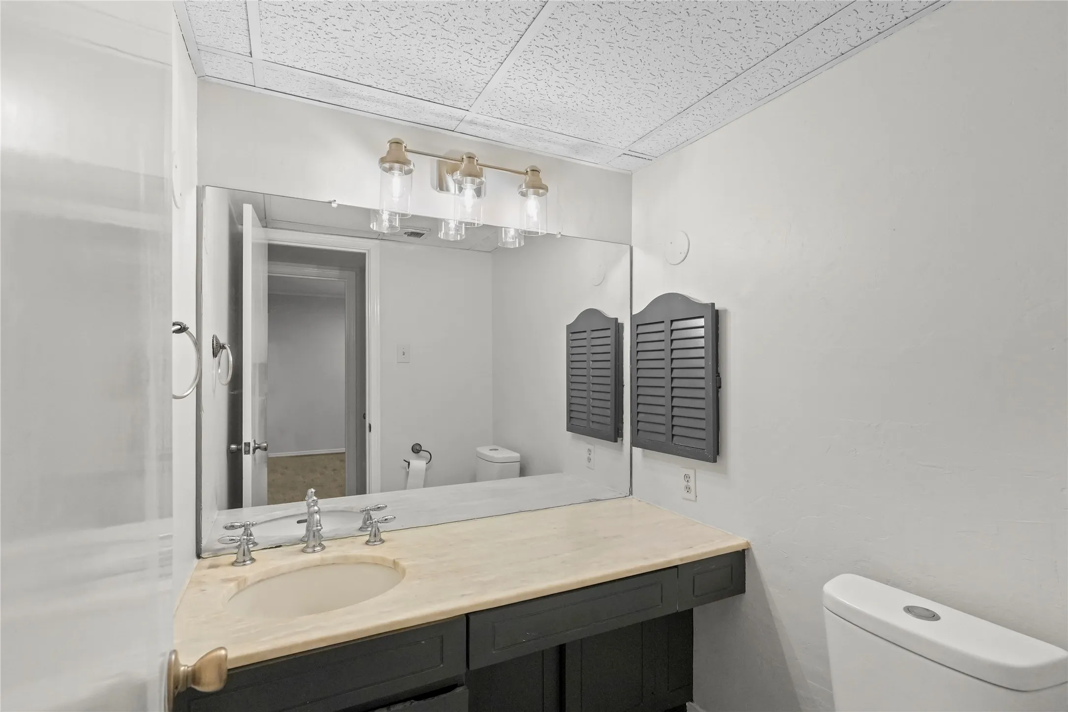 Condominium For Rent in Tarrant County , 550 E Avenue J B, Grand Prairie, Texas 75050, 3 Bedroom, 3 Bathroom, Garage spaces, 1,514 Sqft, built in 1968, mls#21413021, Real Estate Agent in Grand Prairie, Homes For Rent in Tarrant county, Homes For Rent in Grand Prairie, Realtor in Grand Prairie Texas, Real Estate Brokerage Independent Realty Texas, Luminita Cordes Realtor