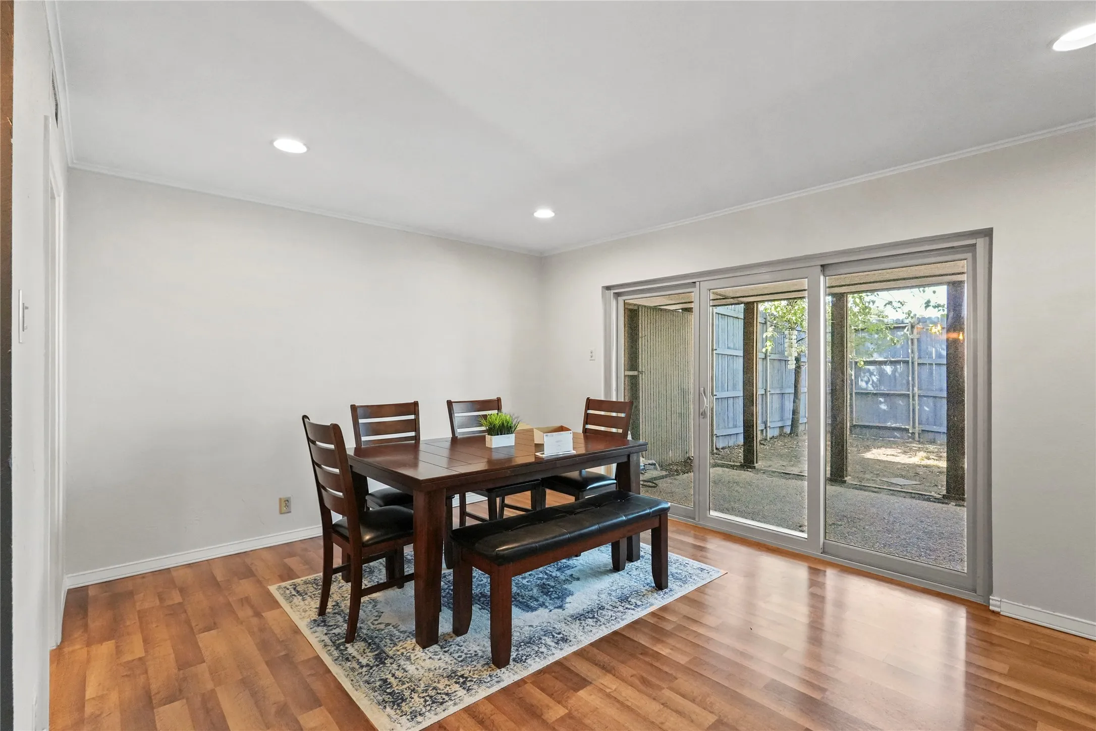 Condominium For Rent in Tarrant County , 550 E Avenue J B, Grand Prairie, Texas 75050, 3 Bedroom, 3 Bathroom, Garage spaces, 1,514 Sqft, built in 1968, mls#21413021, Real Estate Agent in Grand Prairie, Homes For Rent in Tarrant county, Homes For Rent in Grand Prairie, Realtor in Grand Prairie Texas, Real Estate Brokerage Independent Realty Texas, Luminita Cordes Realtor