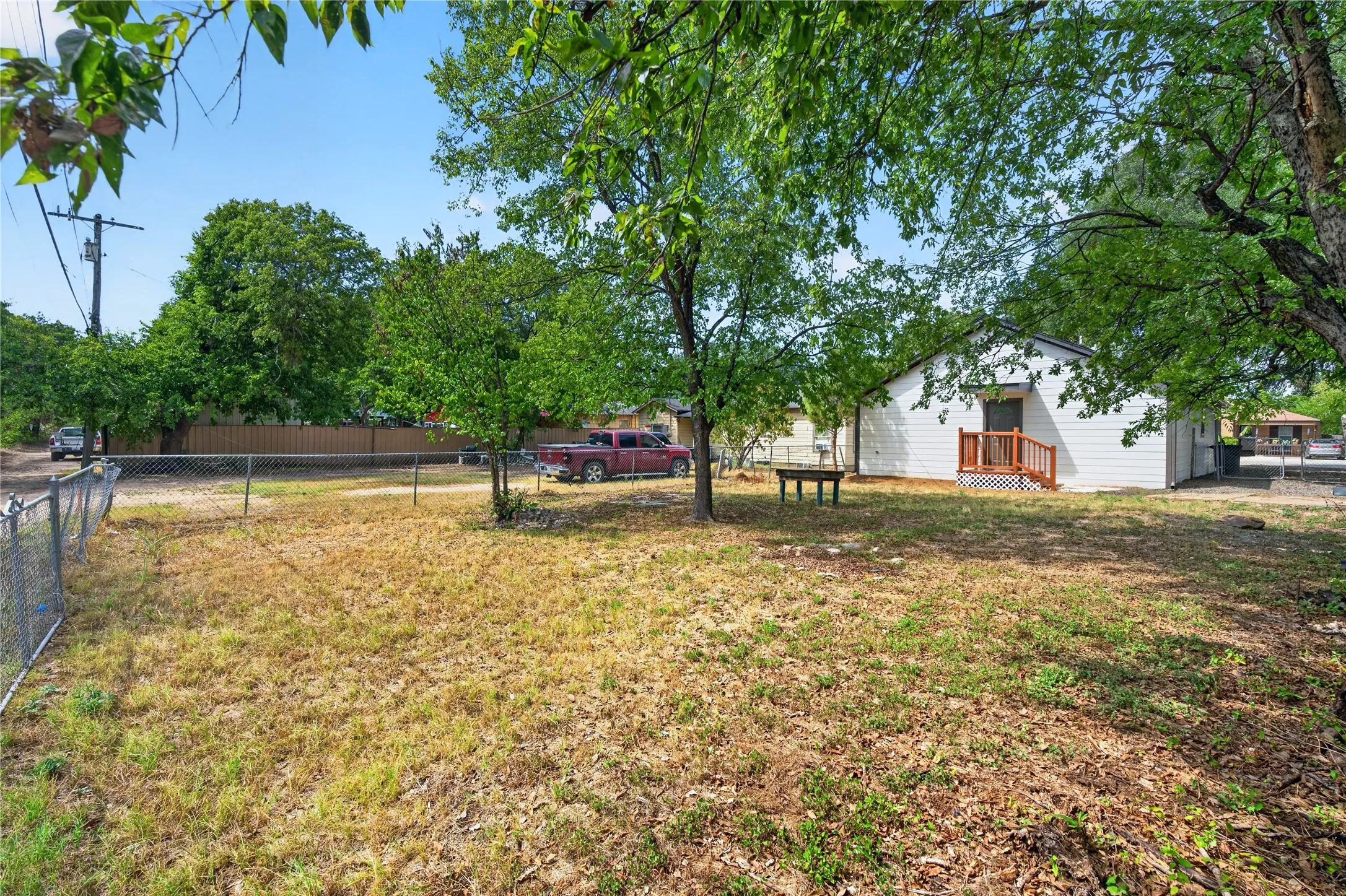 Single Family Residence For Sale in Johnson County , 425 Bales Street, Cleburne, Texas 76033, 3 Bedroom, 2 Bathroom, Garage spaces, 1,204 Sqft, built in 1920, mls#21394667, Real Estate Agent in Cleburne, Homes For Sale in Johnson county, Homes For Sale in Cleburne, Realtor in Cleburne Texas, Real Estate Brokerage Independent Realty Texas, Luminita Cordes Realtor