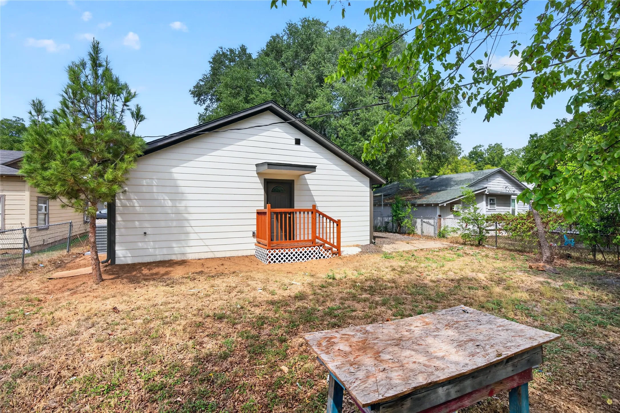 Single Family Residence For Sale in Johnson County , 425 Bales Street, Cleburne, Texas 76033, 3 Bedroom, 2 Bathroom, Garage spaces, 1,204 Sqft, built in 1920, mls#21394667, Real Estate Agent in Cleburne, Homes For Sale in Johnson county, Homes For Sale in Cleburne, Realtor in Cleburne Texas, Real Estate Brokerage Independent Realty Texas, Luminita Cordes Realtor