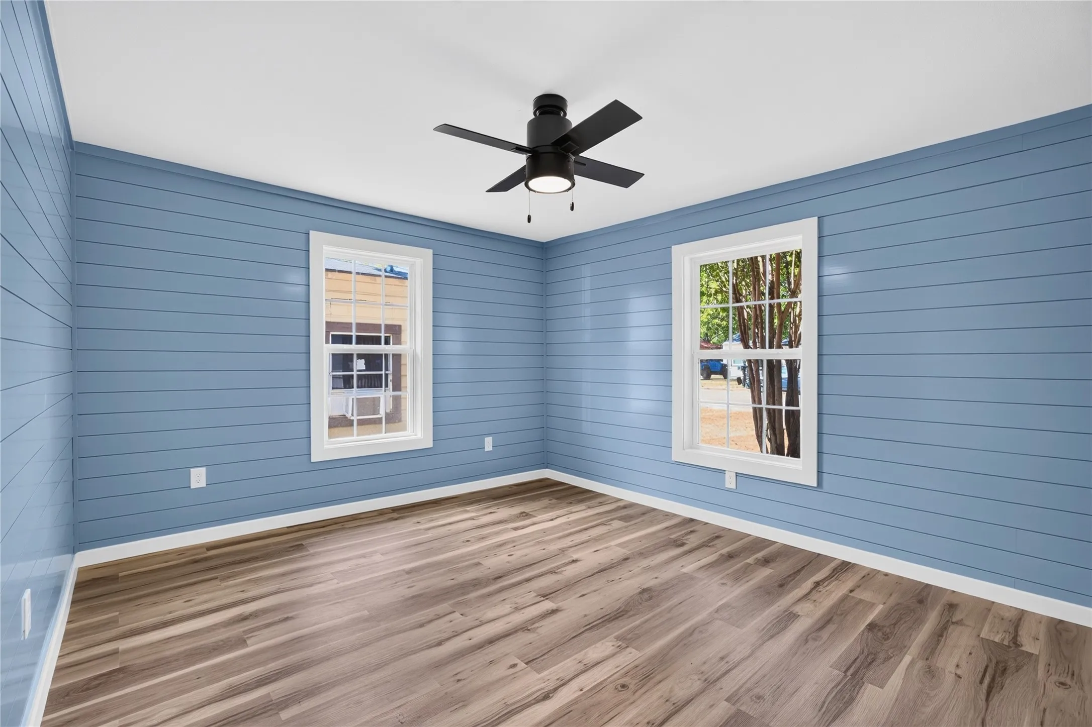 Single Family Residence For Sale in Johnson County , 425 Bales Street, Cleburne, Texas 76033, 3 Bedroom, 2 Bathroom, Garage spaces, 1,204 Sqft, built in 1920, mls#21394667, Real Estate Agent in Cleburne, Homes For Sale in Johnson county, Homes For Sale in Cleburne, Realtor in Cleburne Texas, Real Estate Brokerage Independent Realty Texas, Luminita Cordes Realtor
