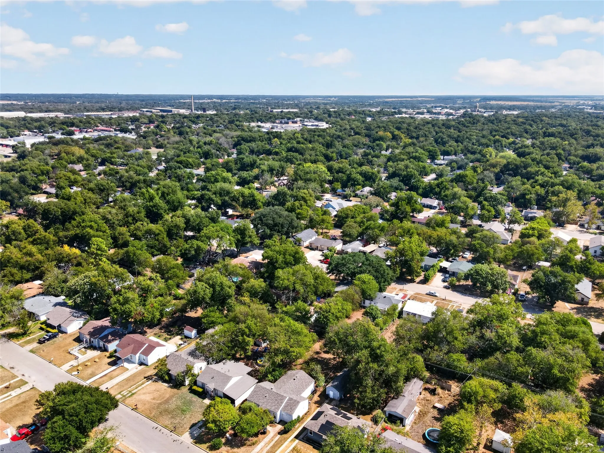 Single Family Residence For Sale in Johnson County , 425 Bales Street, Cleburne, Texas 76033, 3 Bedroom, 2 Bathroom, Garage spaces, 1,204 Sqft, built in 1920, mls#21394667, Real Estate Agent in Cleburne, Homes For Sale in Johnson county, Homes For Sale in Cleburne, Realtor in Cleburne Texas, Real Estate Brokerage Independent Realty Texas, Luminita Cordes Realtor