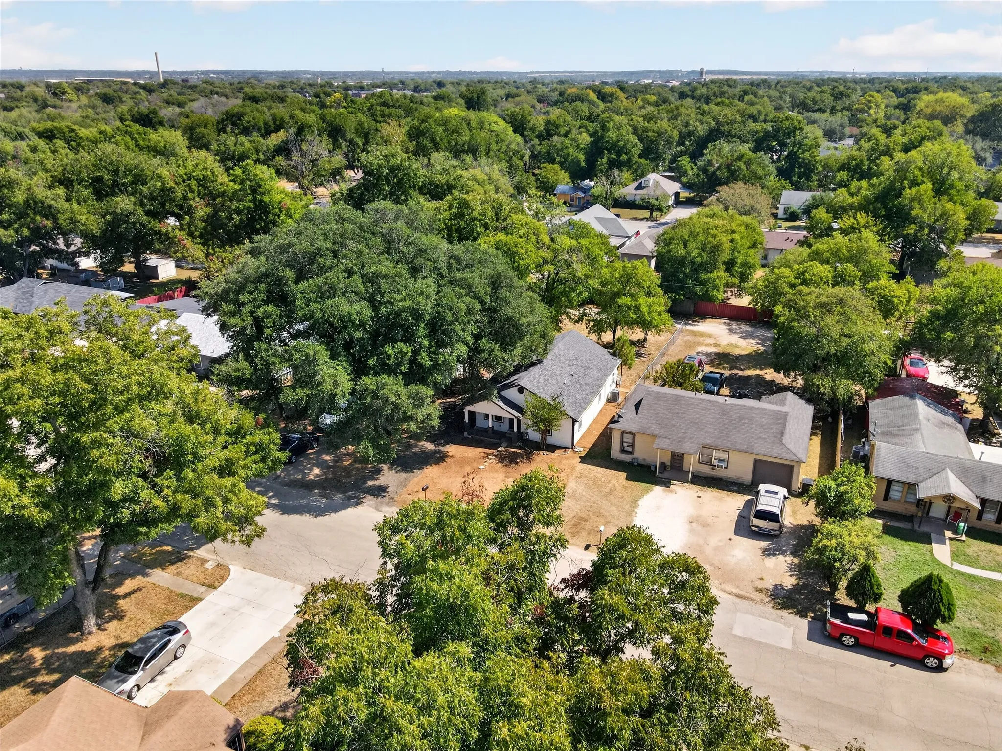 Single Family Residence For Sale in Johnson County , 425 Bales Street, Cleburne, Texas 76033, 3 Bedroom, 2 Bathroom, Garage spaces, 1,204 Sqft, built in 1920, mls#21394667, Real Estate Agent in Cleburne, Homes For Sale in Johnson county, Homes For Sale in Cleburne, Realtor in Cleburne Texas, Real Estate Brokerage Independent Realty Texas, Luminita Cordes Realtor