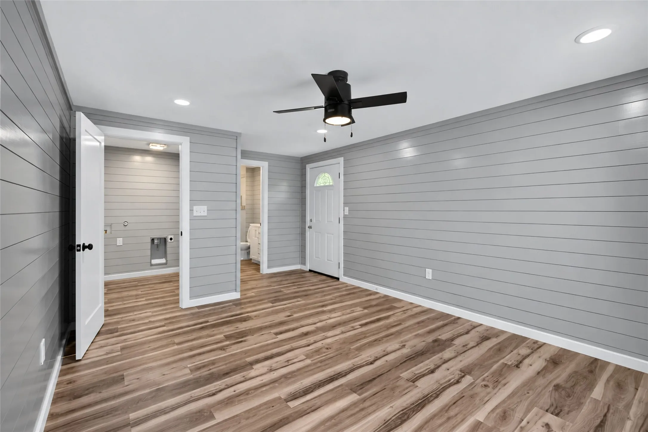 Single Family Residence For Sale in Johnson County , 425 Bales Street, Cleburne, Texas 76033, 3 Bedroom, 2 Bathroom, Garage spaces, 1,204 Sqft, built in 1920, mls#21394667, Real Estate Agent in Cleburne, Homes For Sale in Johnson county, Homes For Sale in Cleburne, Realtor in Cleburne Texas, Real Estate Brokerage Independent Realty Texas, Luminita Cordes Realtor