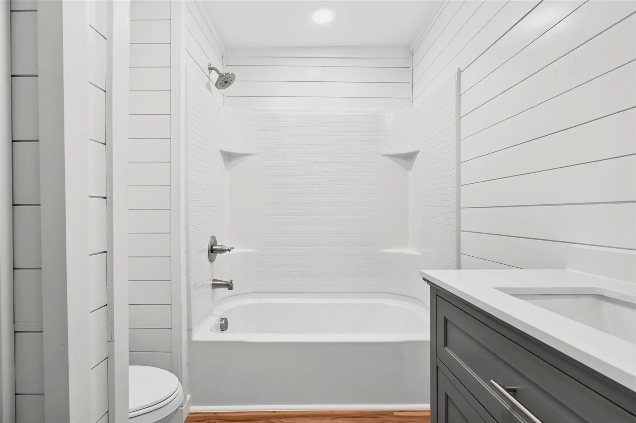 Single Family Residence For Sale in Johnson County , 425 Bales Street, Cleburne, Texas 76033, 3 Bedroom, 2 Bathroom, Garage spaces, 1,204 Sqft, built in 1920, mls#21394667, Real Estate Agent in Cleburne, Homes For Sale in Johnson county, Homes For Sale in Cleburne, Realtor in Cleburne Texas, Real Estate Brokerage Independent Realty Texas, Luminita Cordes Realtor