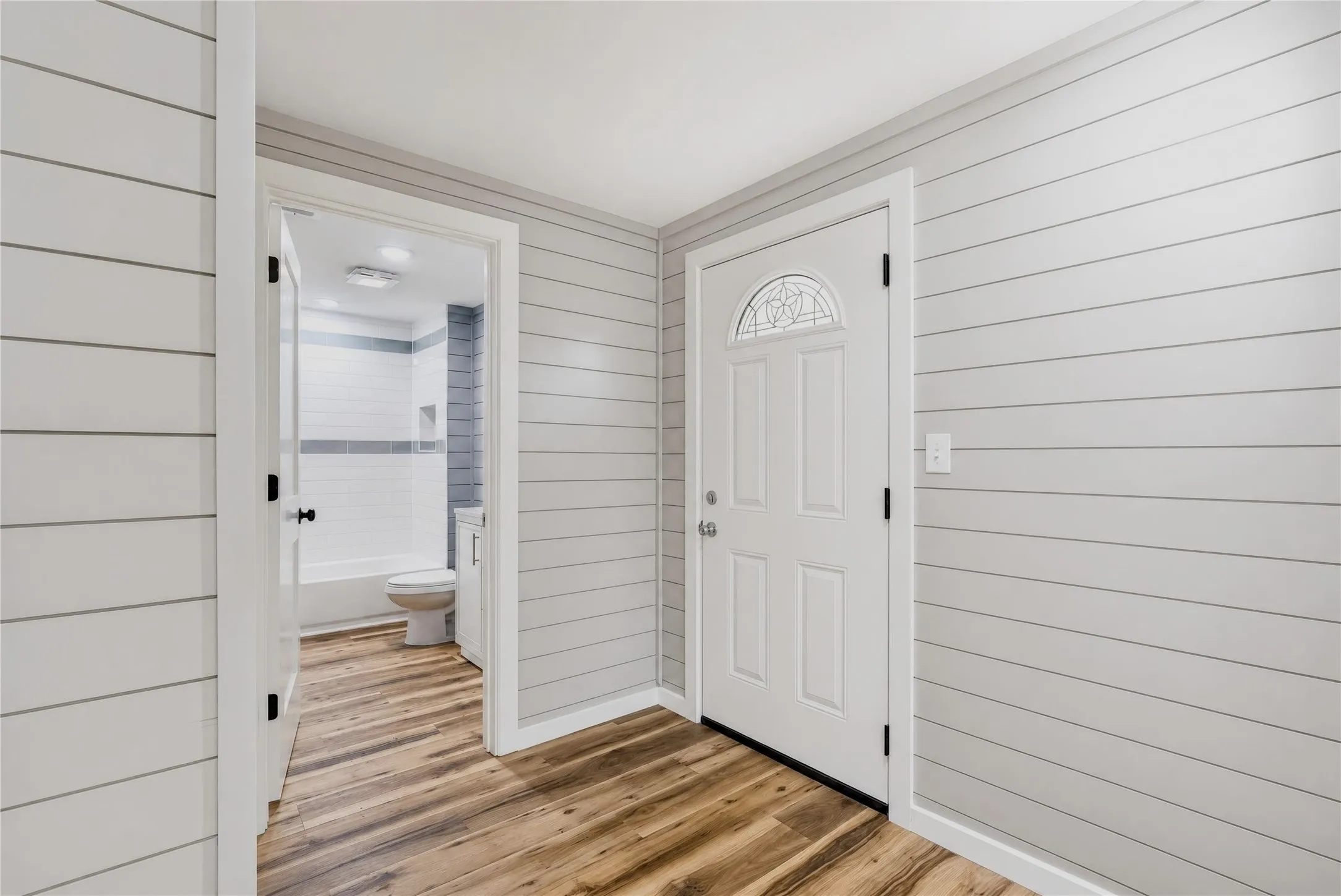 Single Family Residence For Sale in Johnson County , 425 Bales Street, Cleburne, Texas 76033, 3 Bedroom, 2 Bathroom, Garage spaces, 1,204 Sqft, built in 1920, mls#21394667, Real Estate Agent in Cleburne, Homes For Sale in Johnson county, Homes For Sale in Cleburne, Realtor in Cleburne Texas, Real Estate Brokerage Independent Realty Texas, Luminita Cordes Realtor