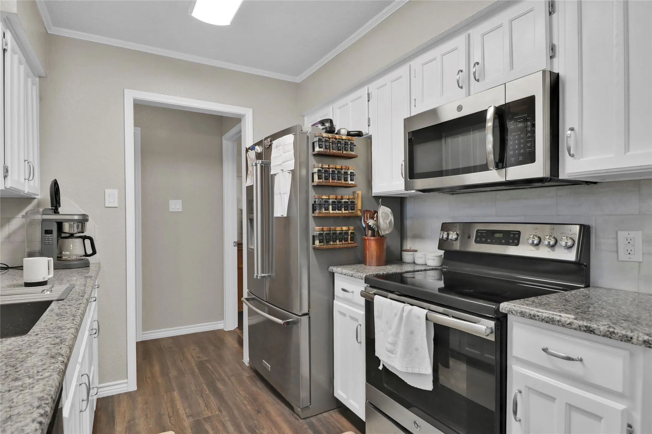 Single Family Residence For Sale in Johnson County , 409 Odell Street, Cleburne, Texas 76033, 3 Bedroom, 2 Bathroom, 2 Garage spaces, 1,413 Sqft, built in 1987, mls#21412818, Real Estate Agent in Cleburne, Homes For Sale in Johnson county, Homes For Sale in Cleburne, Realtor in Cleburne Texas, Real Estate Brokerage Independent Realty Texas, Luminita Cordes Realtor
