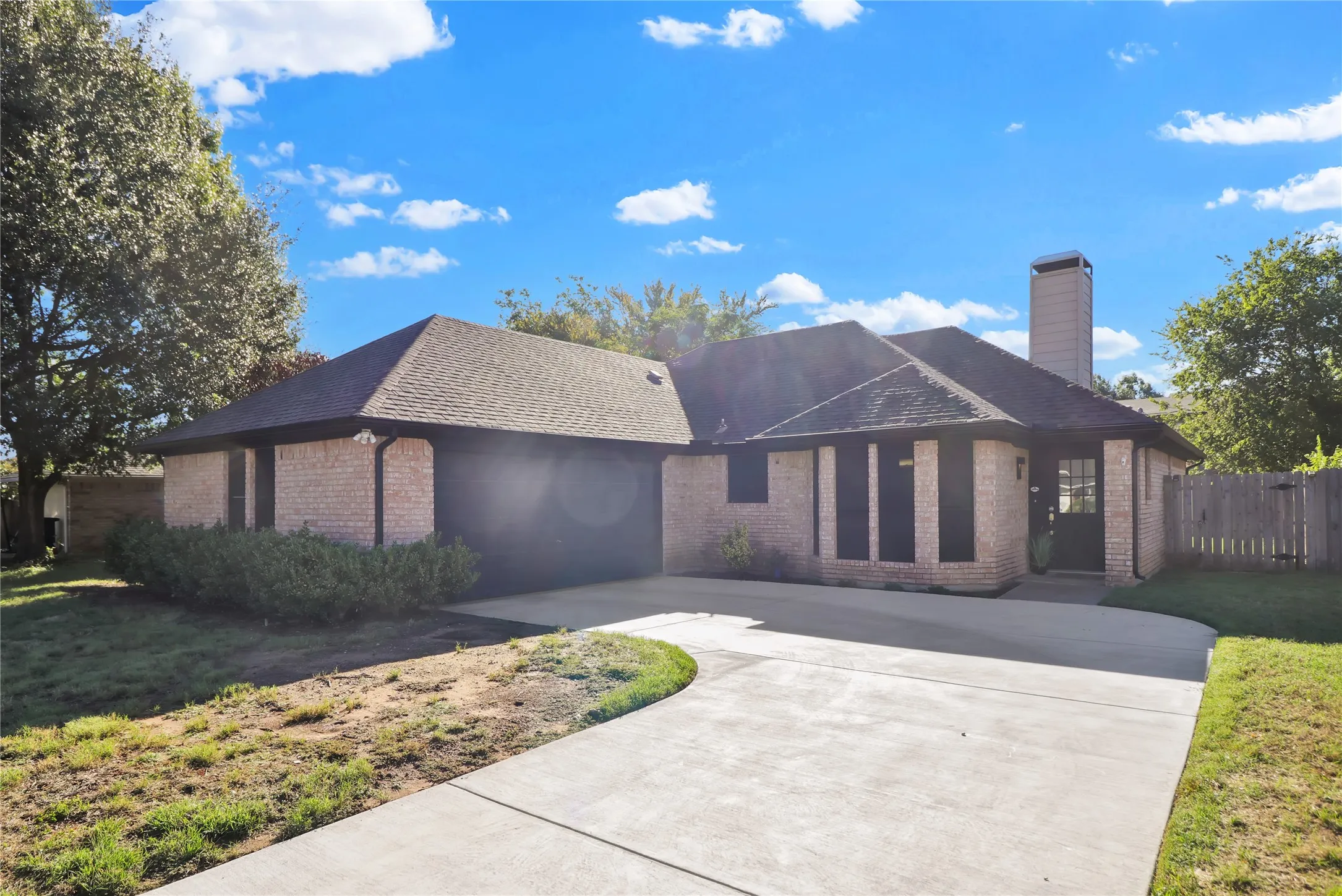 Front view of home. Swing garage.